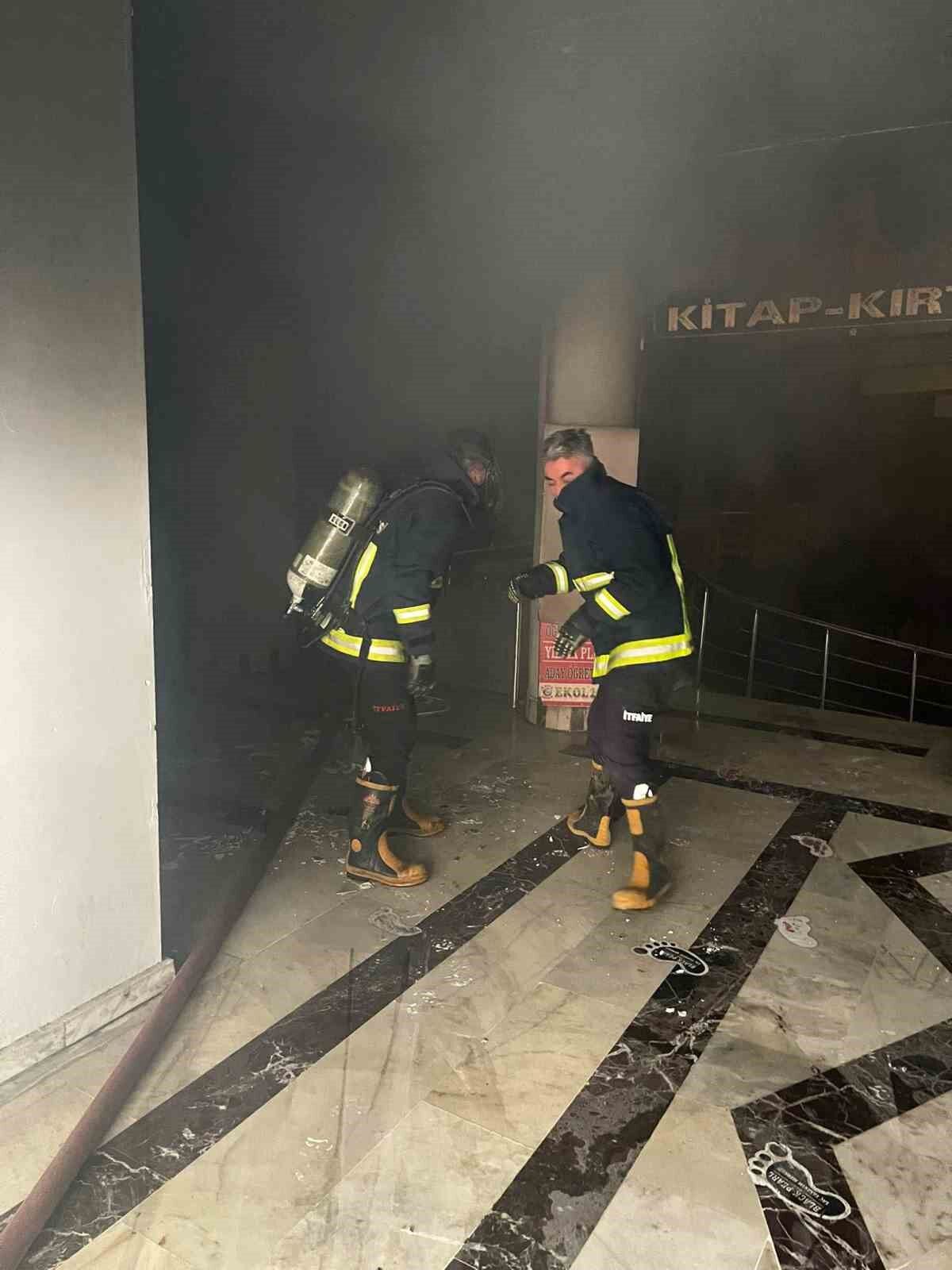 İş merkezinde korkutan yangın