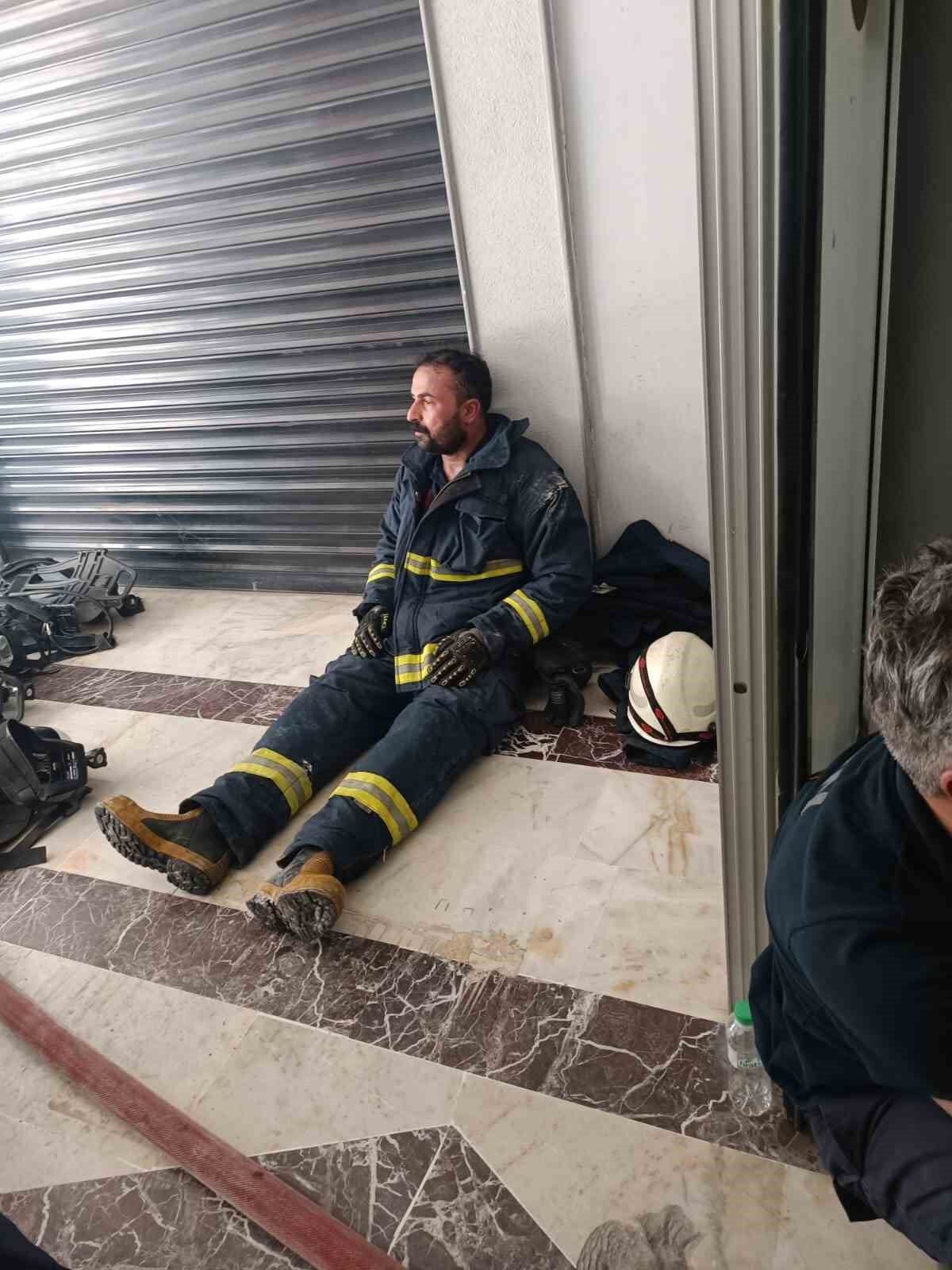 İş merkezinde korkutan yangın