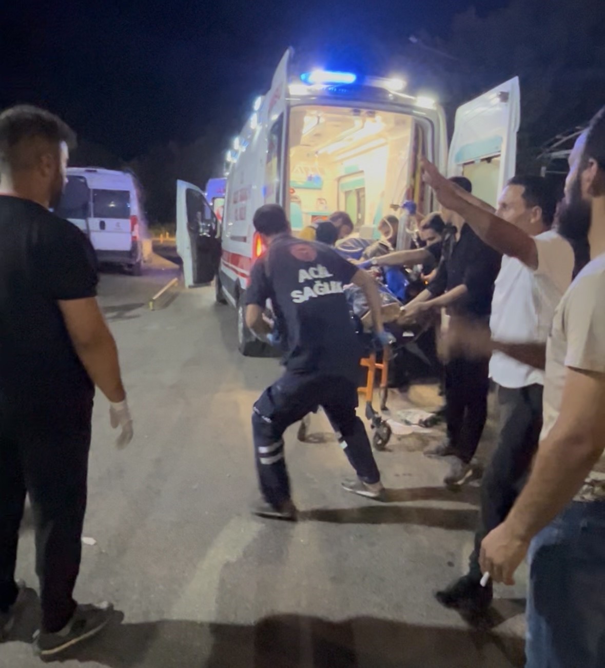 Sokak ortasında saldırıya uğrayan genç hayatını kaybetti