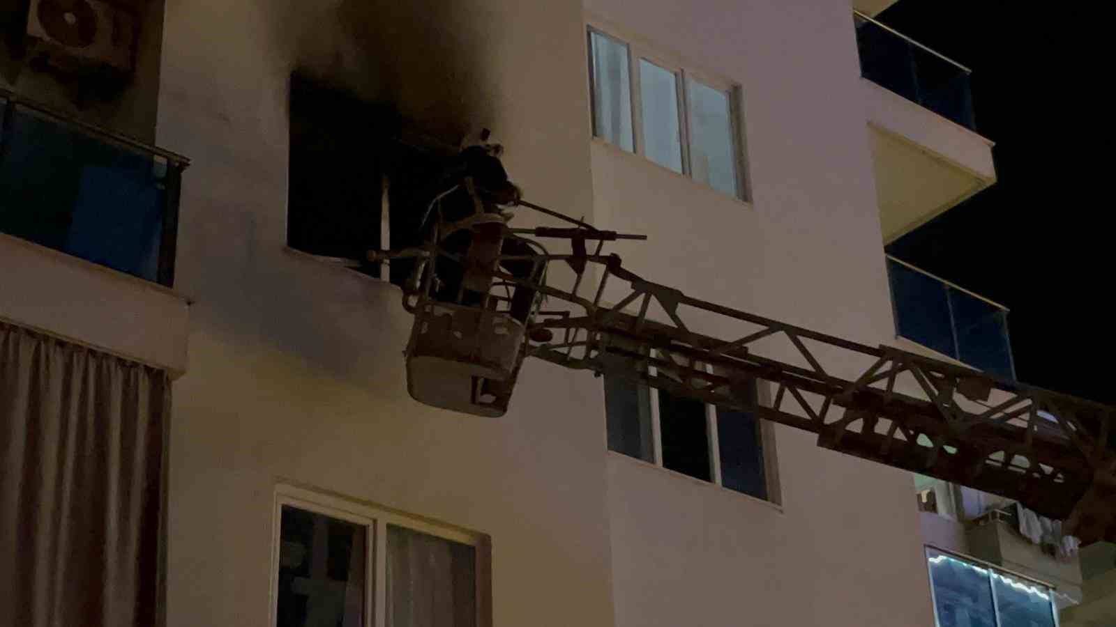 Alanya’da apartman dairesinde çıkan yangın paniğe neden oldu