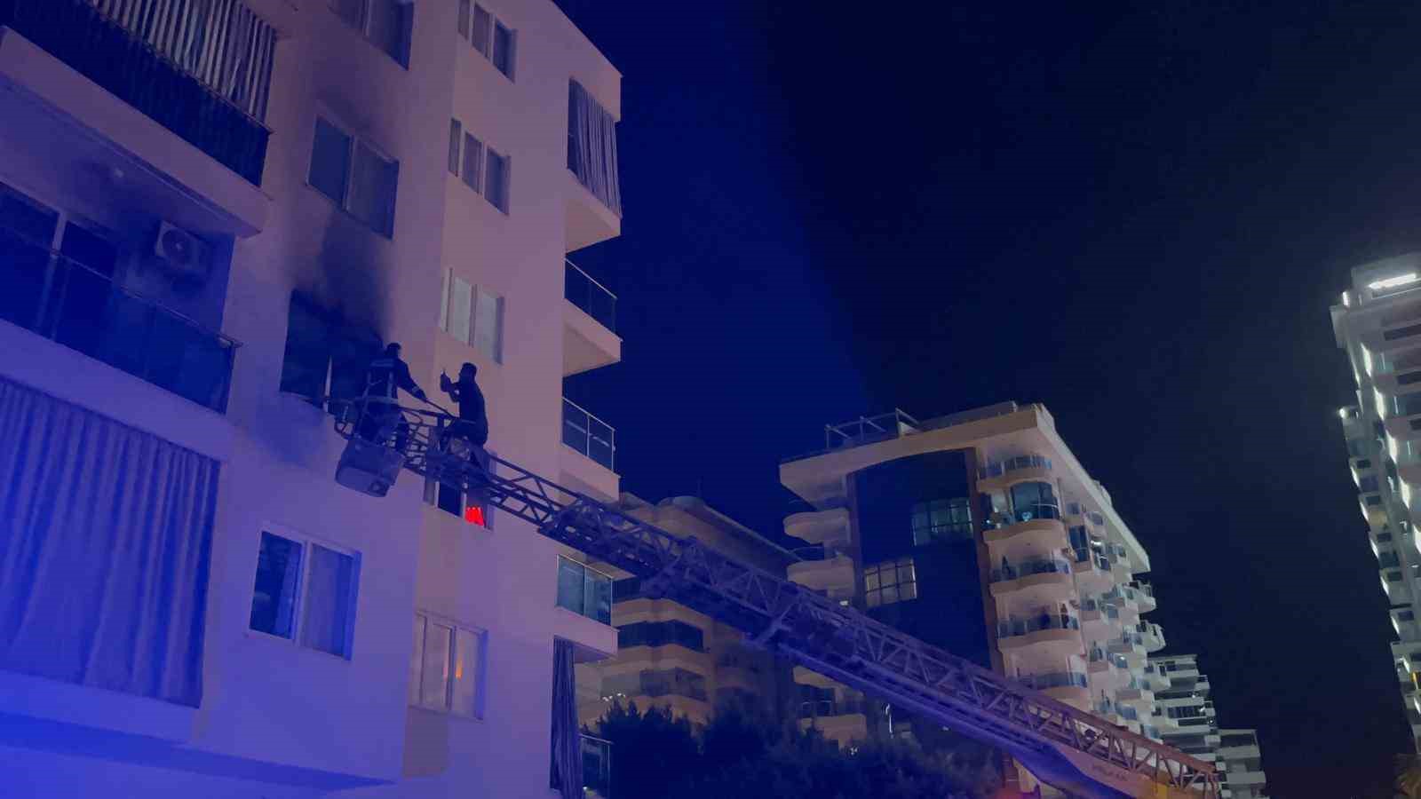 Alanya’da apartman dairesinde çıkan yangın paniğe neden oldu