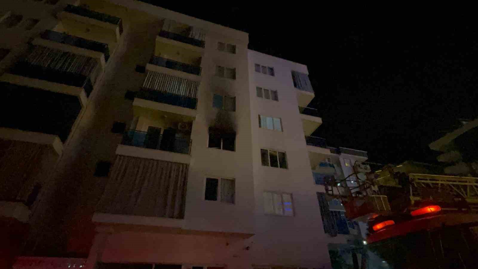 Alanya’da apartman dairesinde çıkan yangın paniğe neden oldu