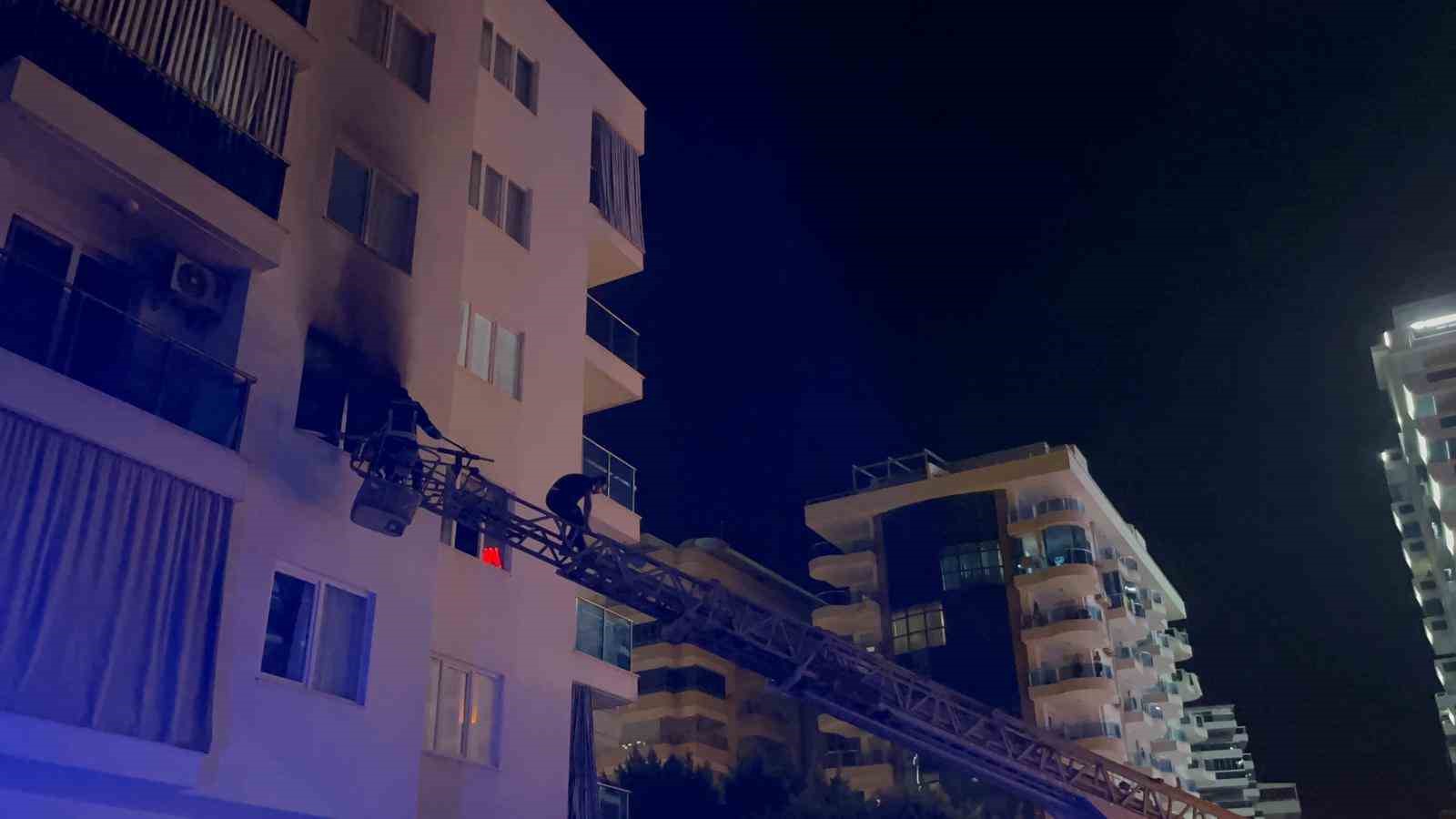 Alanya’da apartman dairesinde çıkan yangın paniğe neden oldu