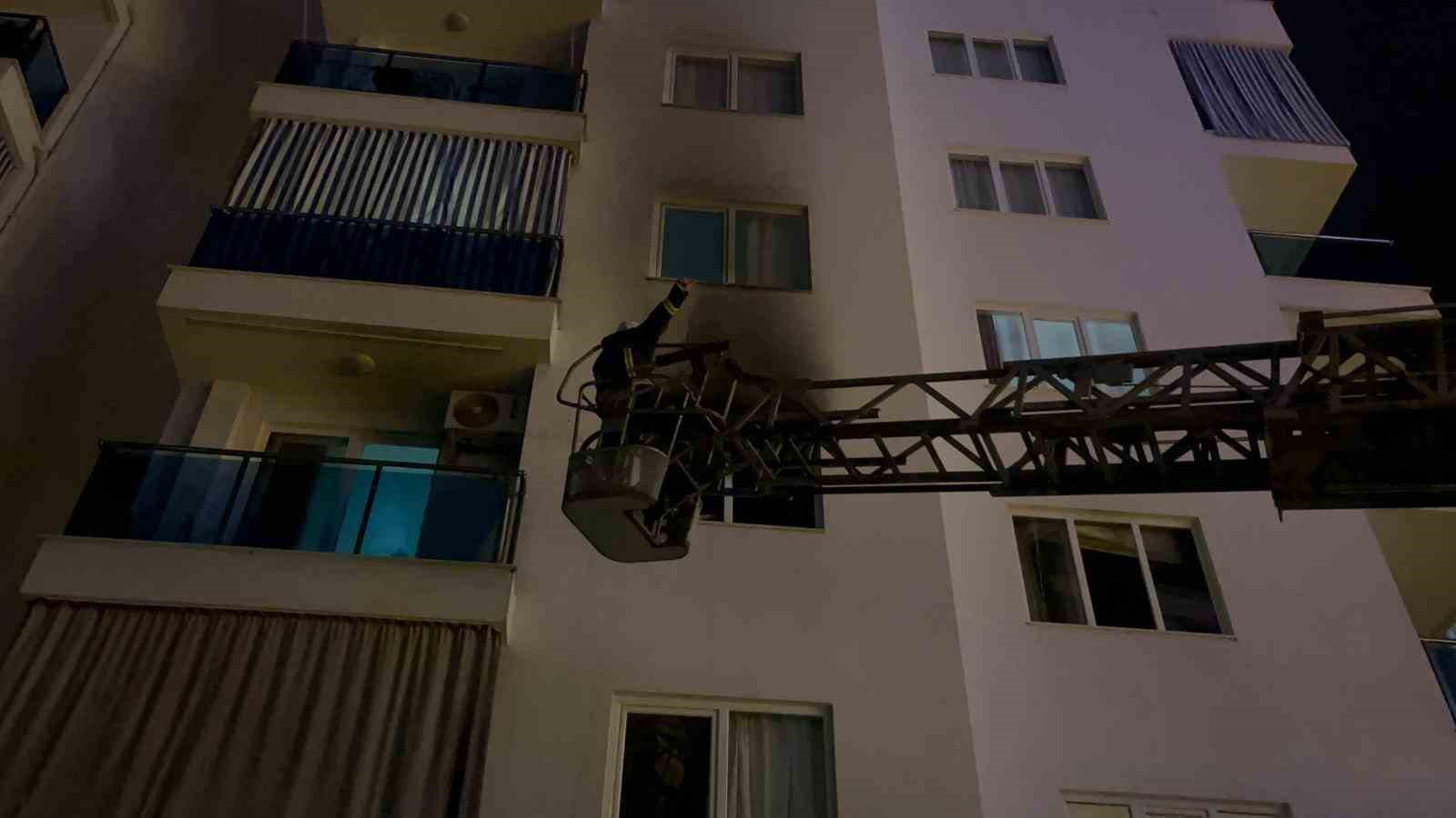 Alanya’da apartman dairesinde çıkan yangın paniğe neden oldu