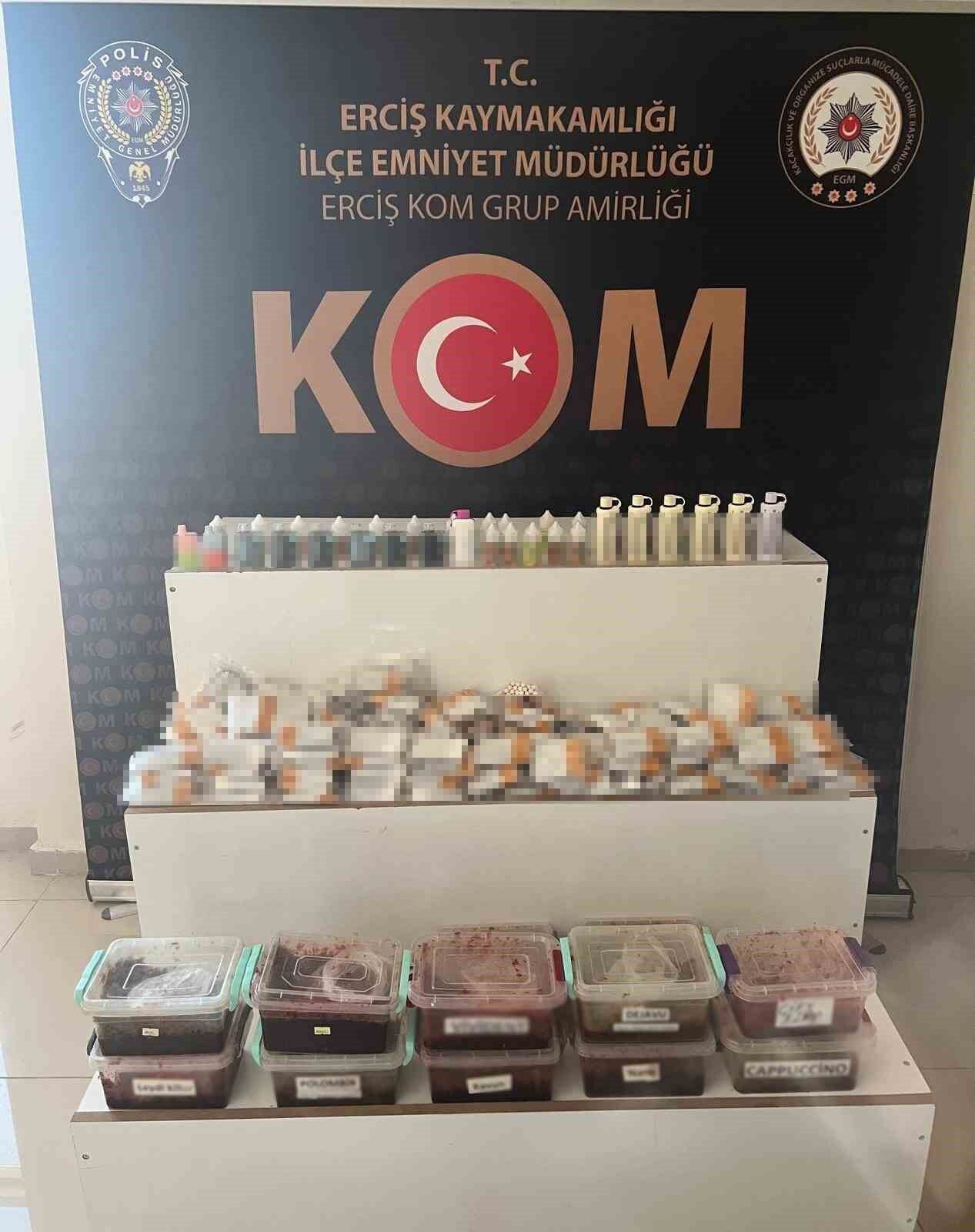 Van’da gümrük kaçağı malzemeleri ele geçirildi