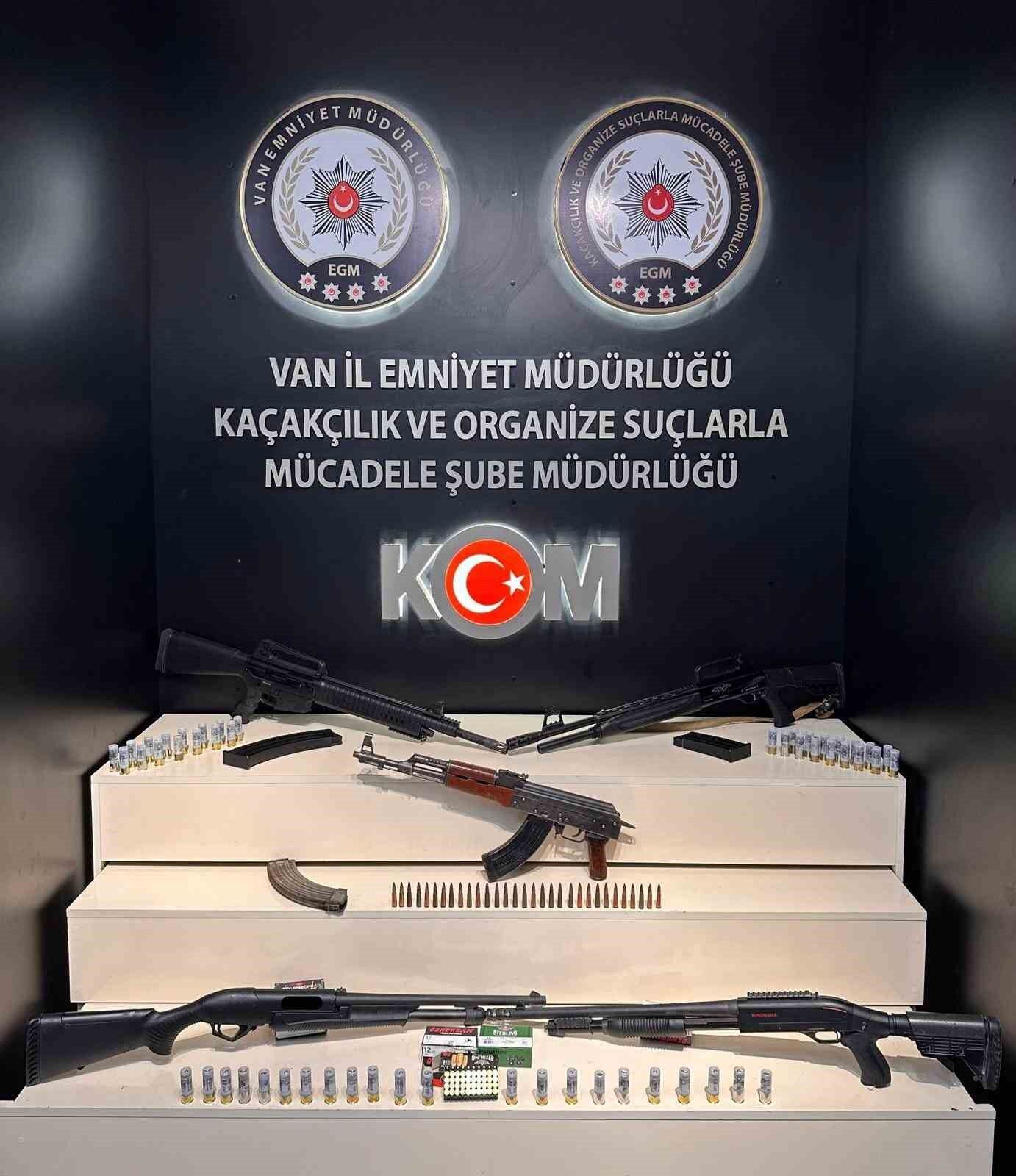 Van’da gümrük kaçağı malzemeleri ele geçirildi