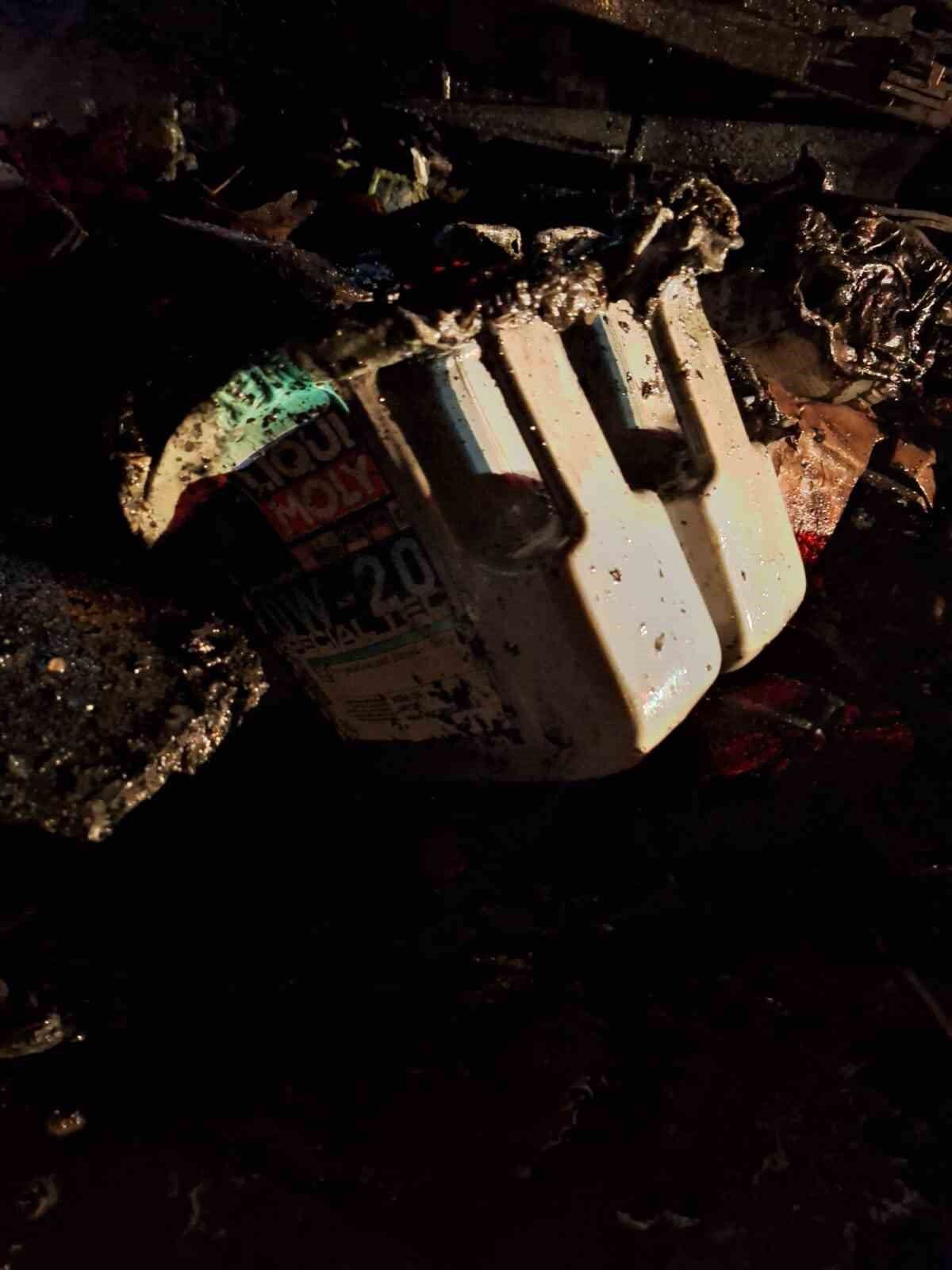 Şanlıurfa’da alev alev yanan tır hurda yığınına döndü