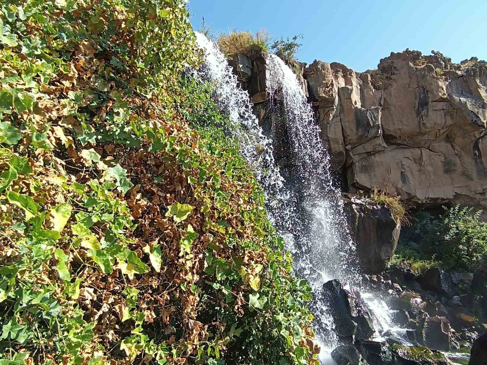 Usta fotoğrafçıdan hayran bıraktıran Erciş Deliçay kanyonu görüntüsü