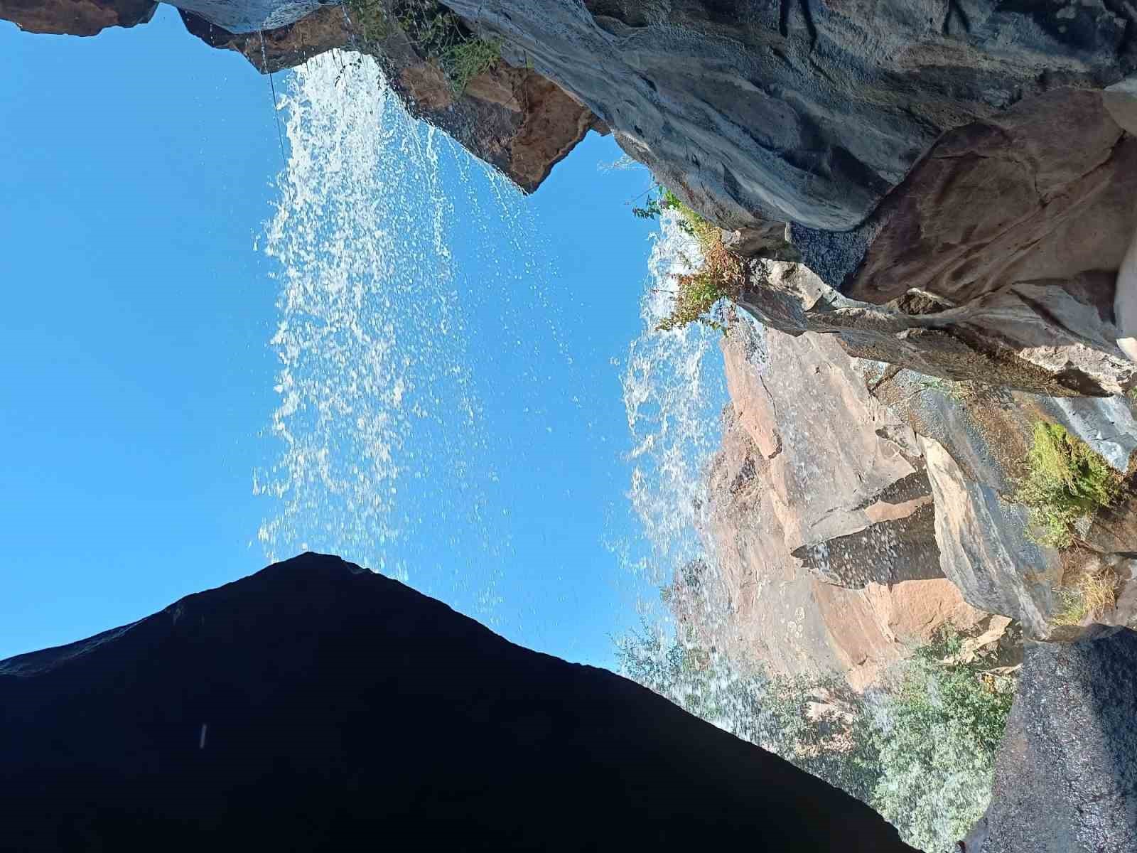 Usta fotoğrafçıdan hayran bıraktıran Erciş Deliçay kanyonu görüntüsü