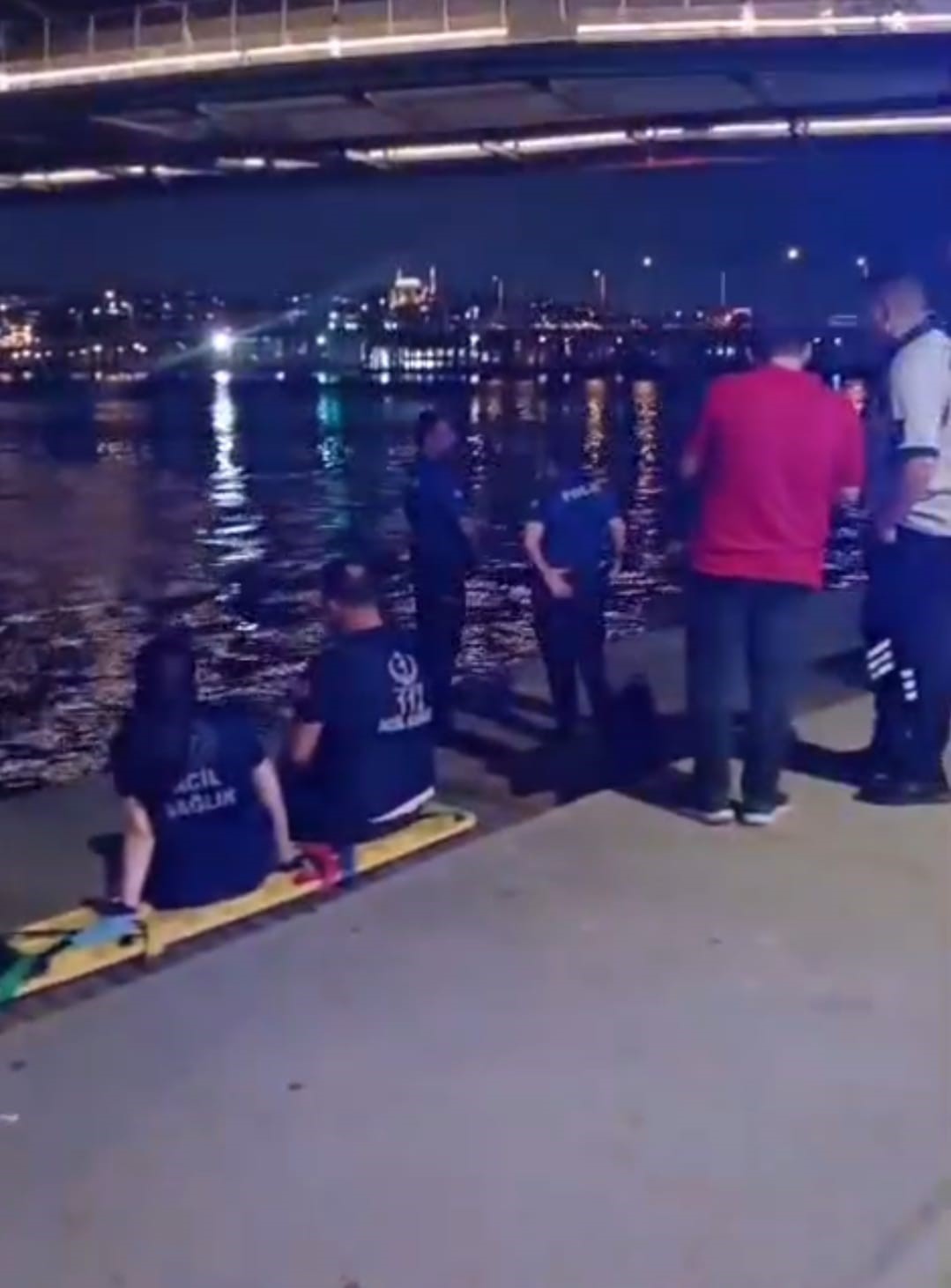 Haliç’te köprüden düşen şahıs için arama çalışmaları başlatıldı