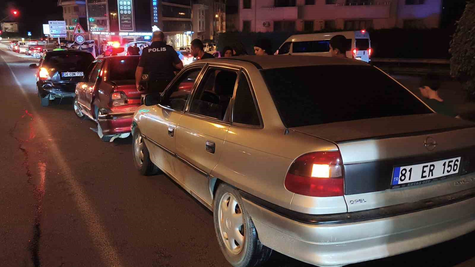 Düzce’de 3 aracın karıştığı zincirleme kazada 1 kişi yaralandı