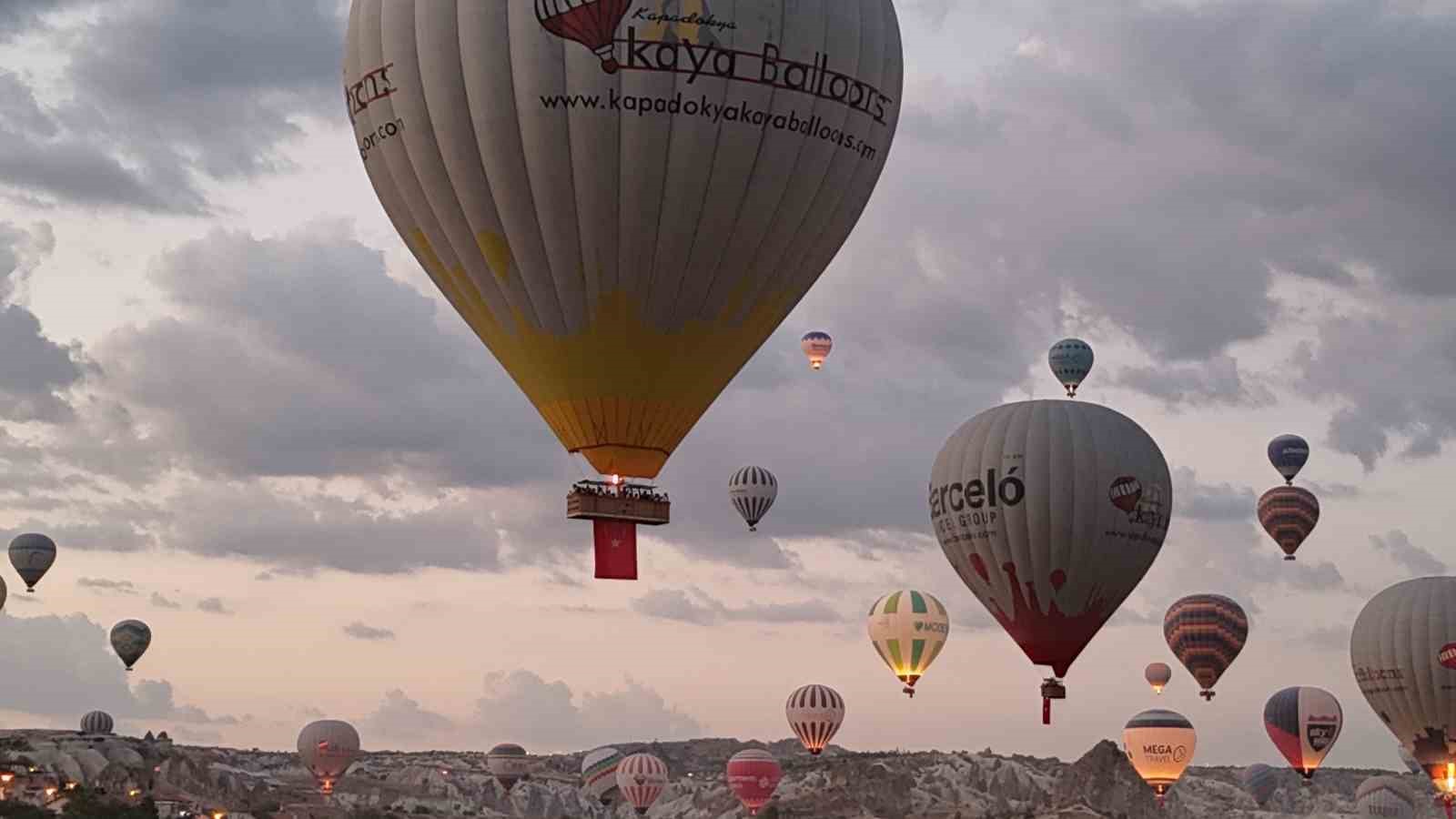 Sıcak hava balonları 30 Ağustos Zafer Bayramı için havalandı