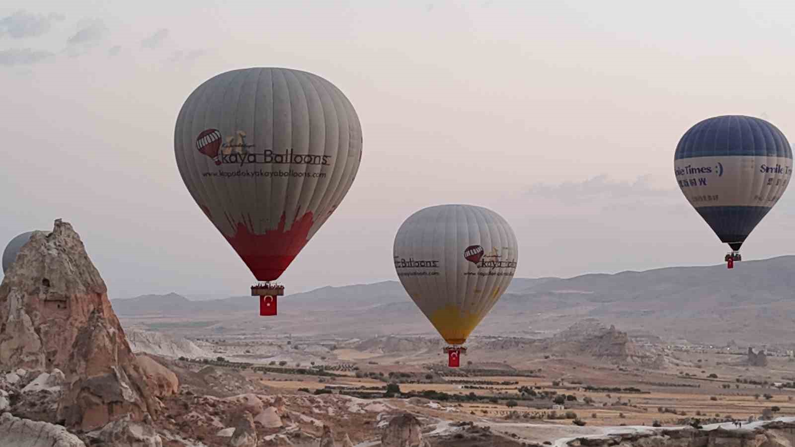 Sıcak hava balonları 30 Ağustos Zafer Bayramı için havalandı