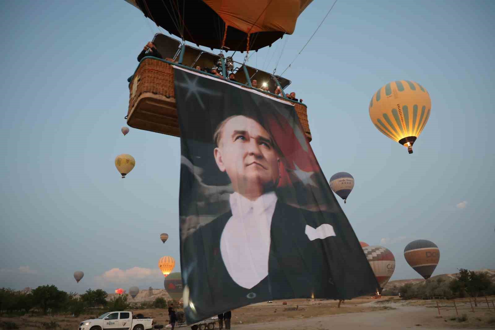 Sıcak hava balonları 30 Ağustos Zafer Bayramı için havalandı