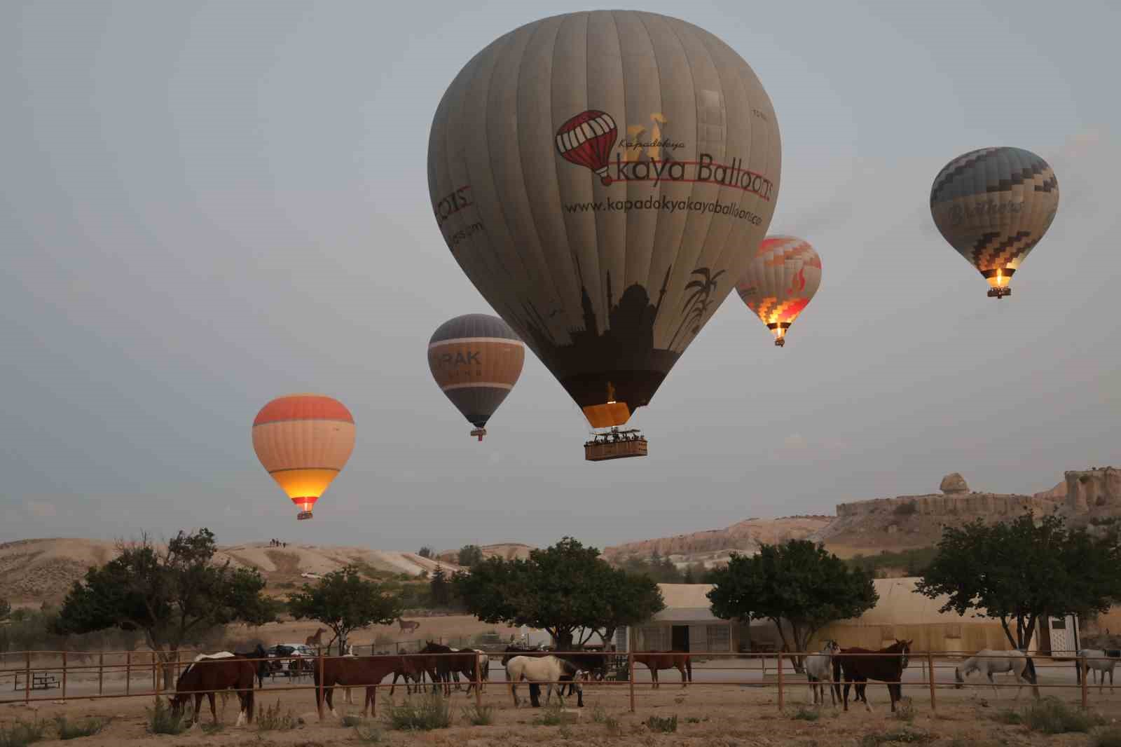 Sıcak hava balonları 30 Ağustos Zafer Bayramı için havalandı