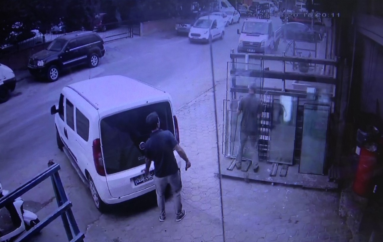 5 bin liralık cam aldı parasını ödemeden gitti