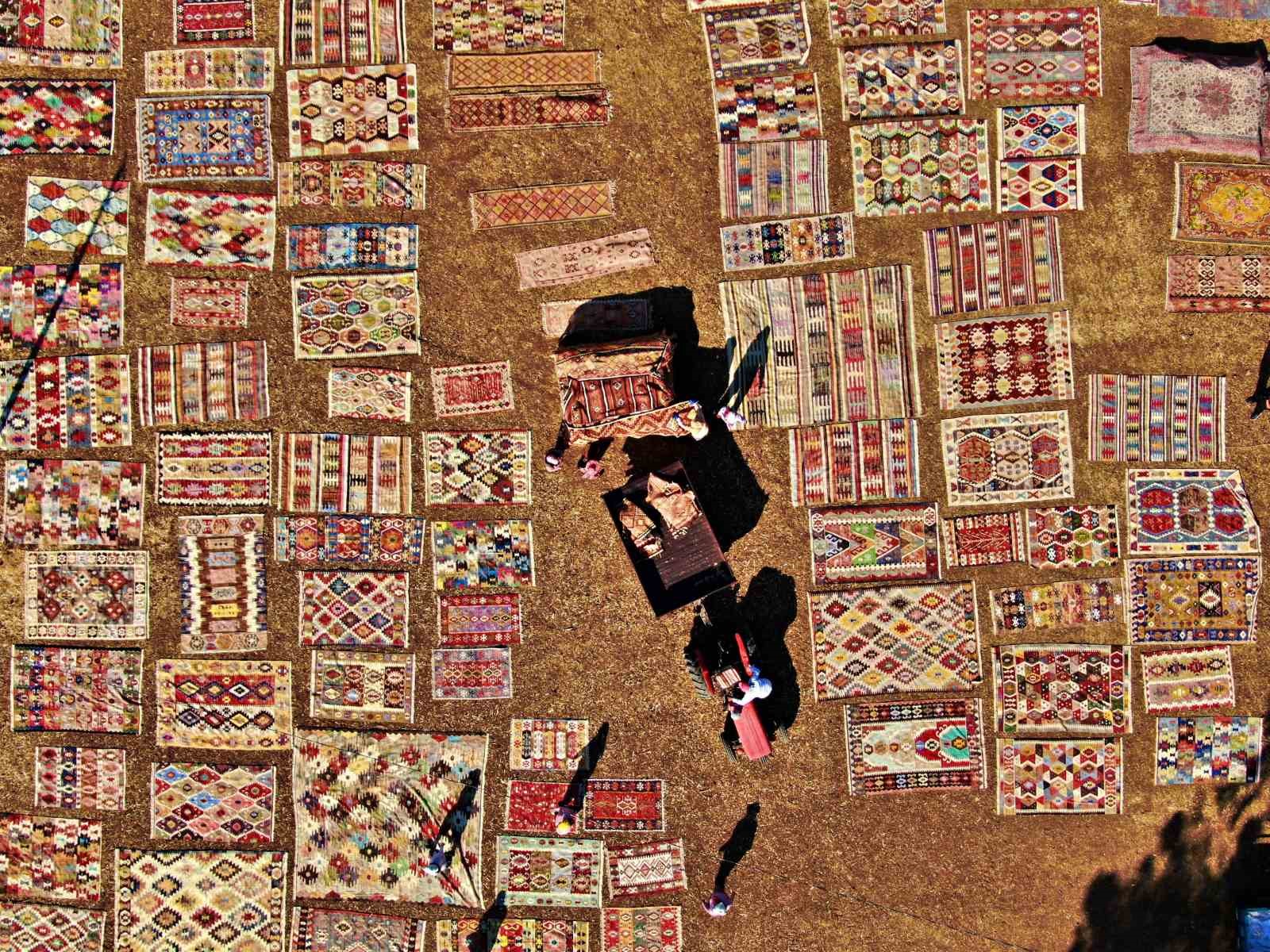 Antalya’da buğday tarlalarında halı hasatı başladı