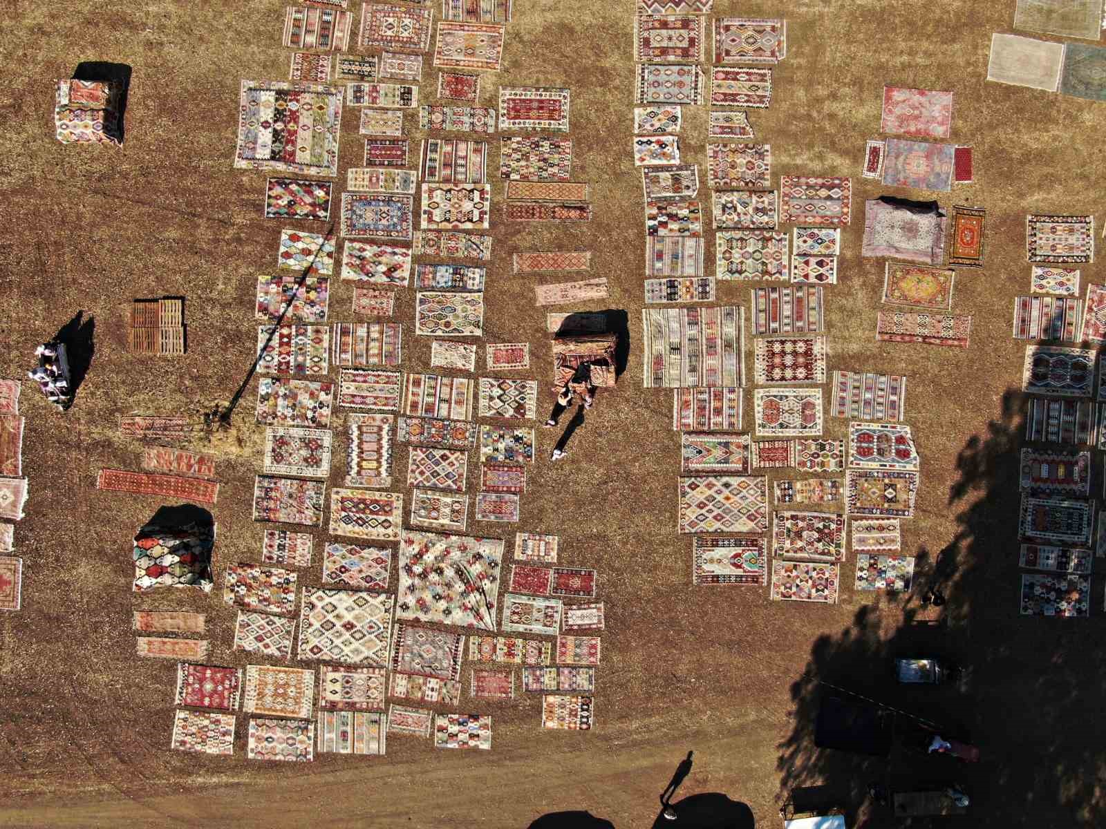 Antalya’da buğday tarlalarında halı hasatı başladı