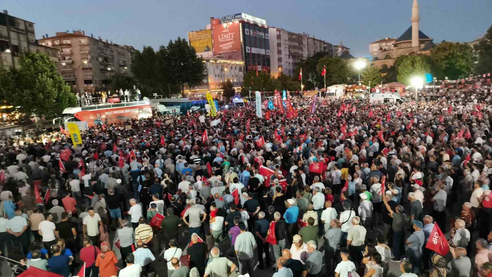 CHP Genel Başkanı Özel, Kırşehir’deki mitingde konuştu