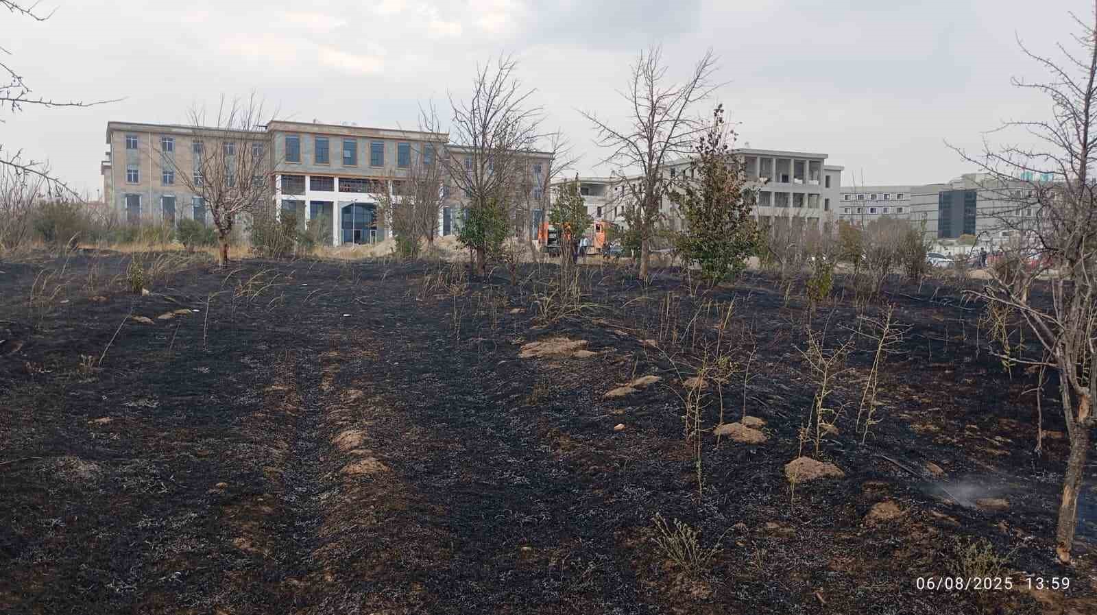 Van YYÜ kampüsünde arazi yangını