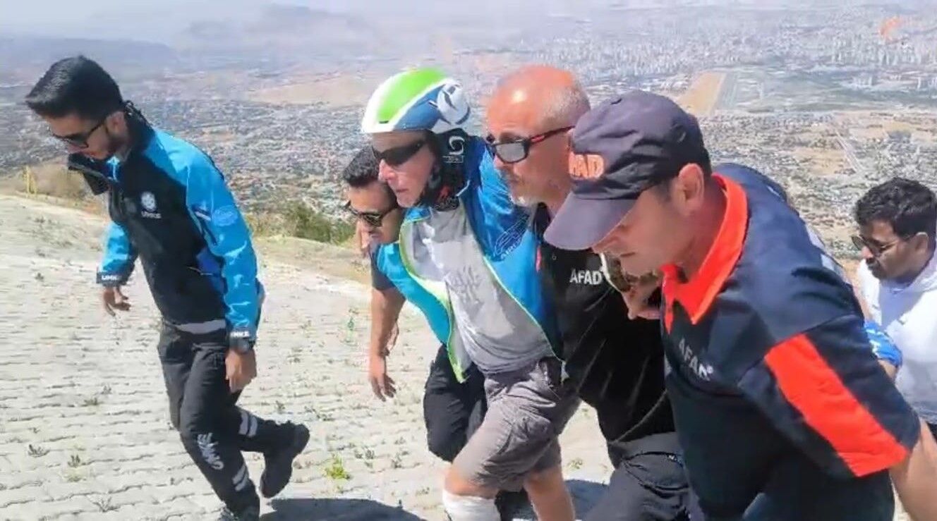 Kayseri’de yamaç paraşütçüsü havalanmaya çalışırken yuvarlanarak yaralandı