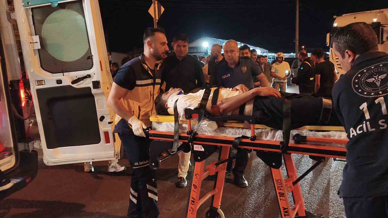 Yola aniden fırlayan yayaya motosiklet çarptı 1 yaralı