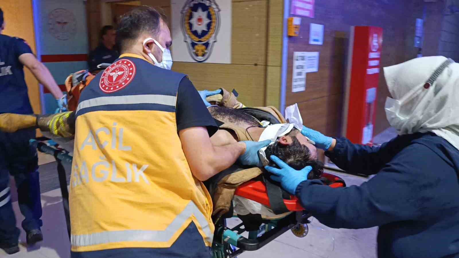 Bursa’da geri dönüşüm tesisinde yangın: 1 itfaiye eri ağır yaralandı