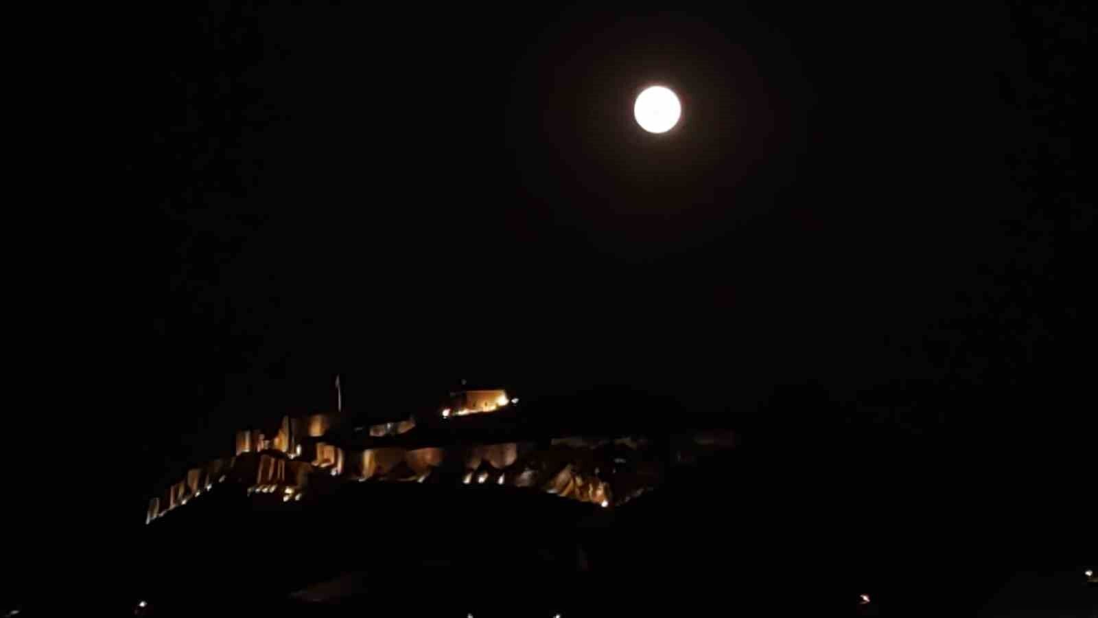 Dolunay, Van Kalesi’yle buluştu