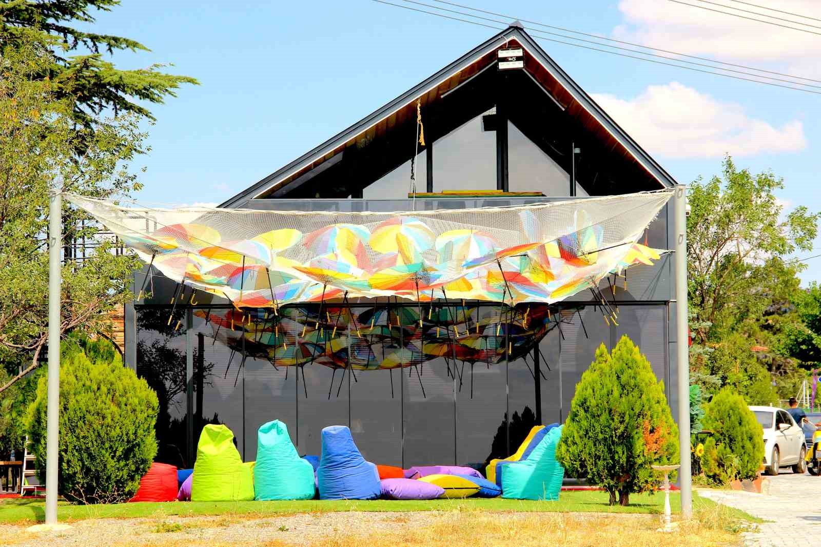 Kadın girişimci eski balık lokantasını fotoğraf platosuna dönüştürdü: 