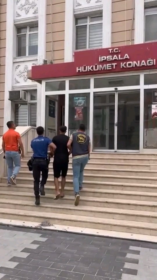 33 yıl hapis cezası bulunan firari, raf arkasında yakalandı