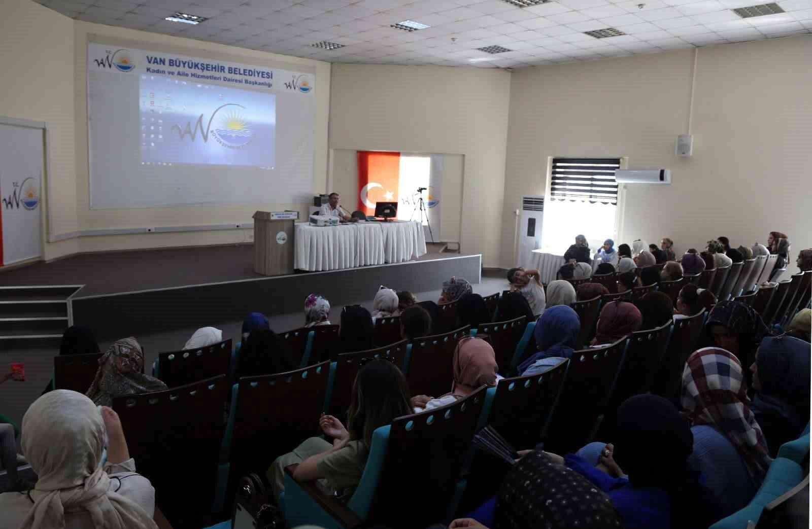 Van Büyükşehir Belediyesinden ADEM personellerine yönelik ’iş ahlakı’ semineri