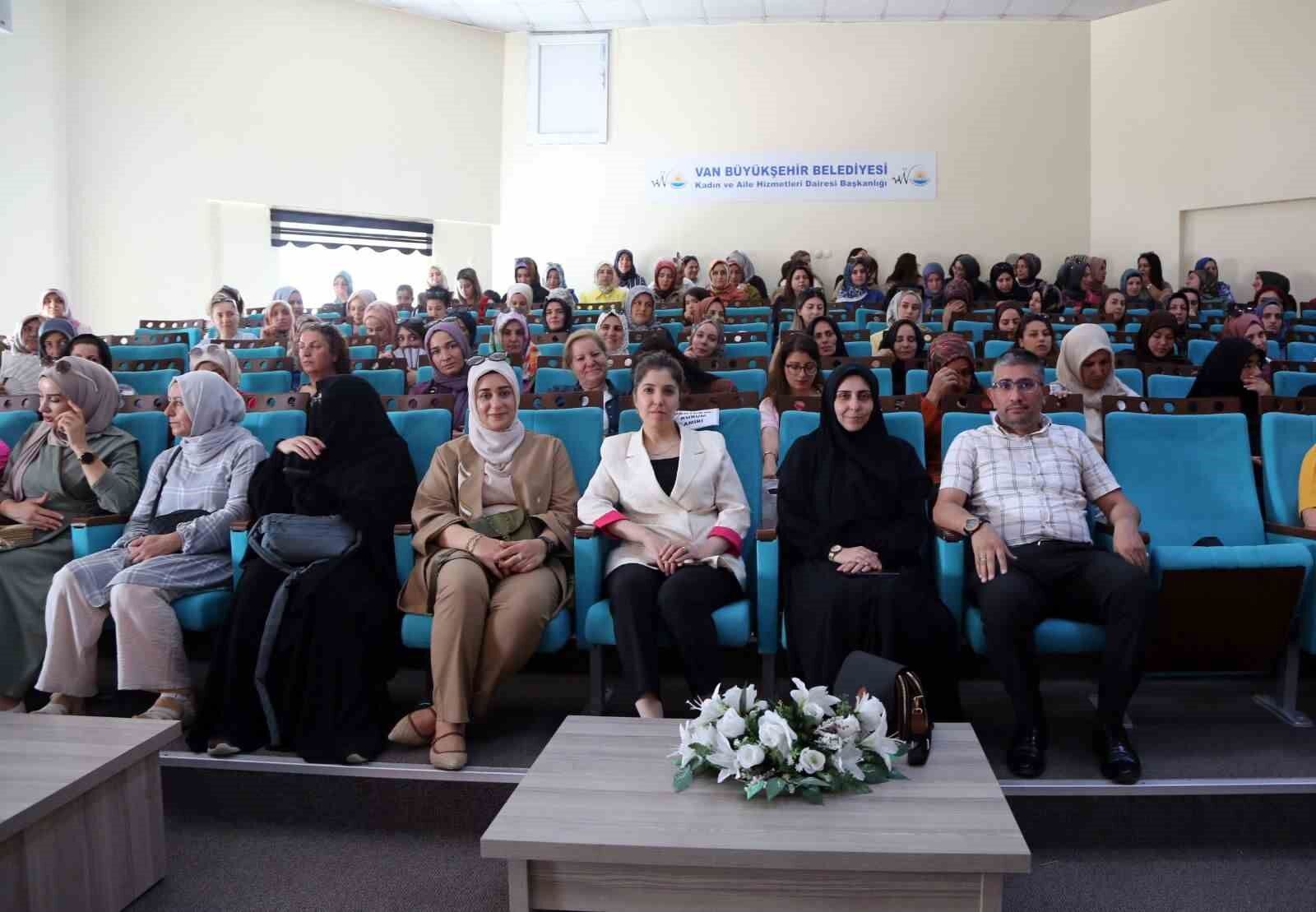 Van Büyükşehir Belediyesinden ADEM personellerine yönelik ’iş ahlakı’ semineri