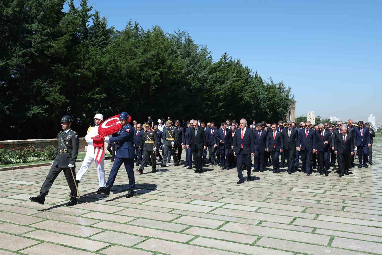 Cumhurbaşkanı Erdoğan başkanlığındaki devlet erkanı, Anıtkabir’i ziyaret etti