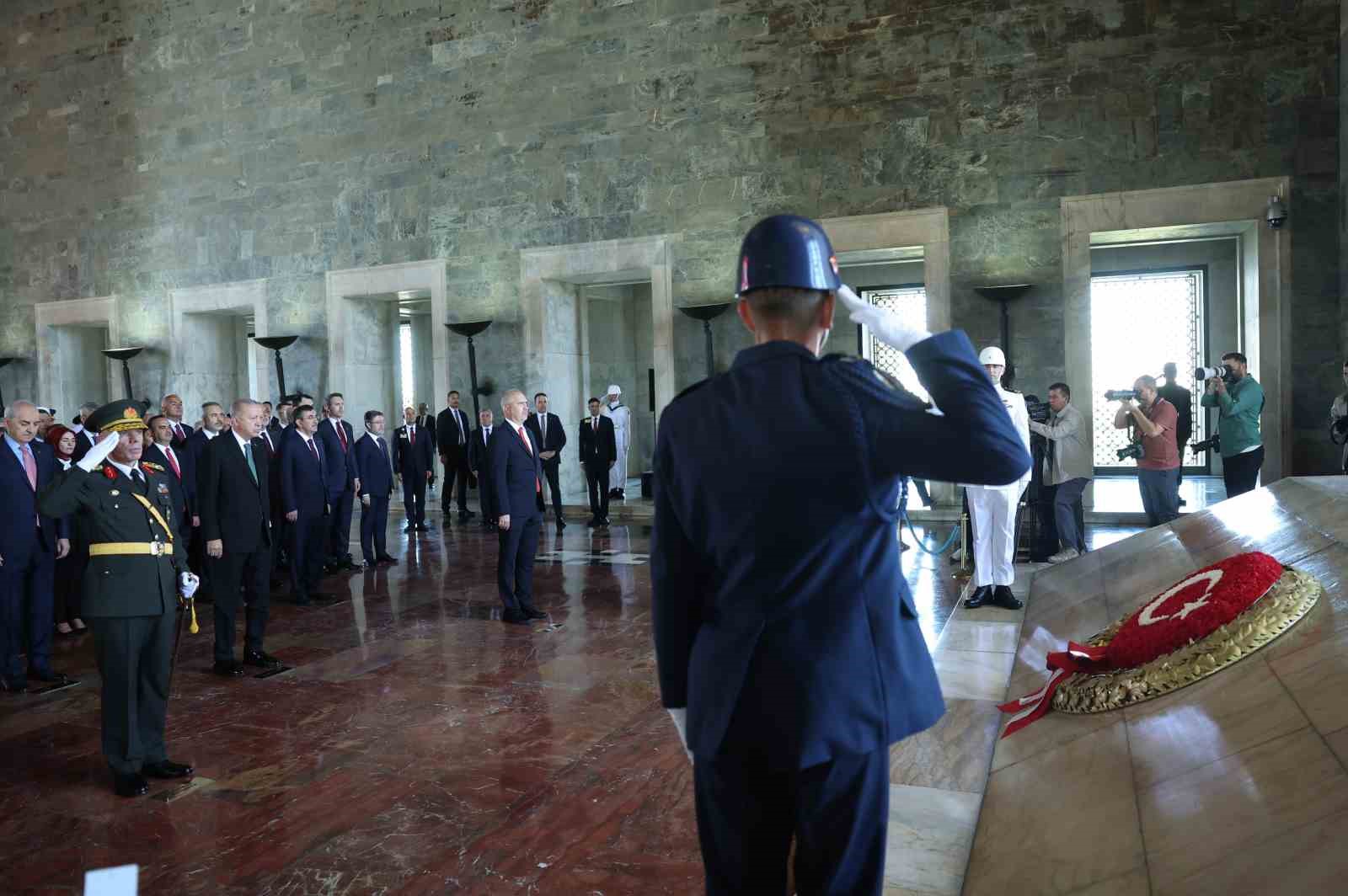 Cumhurbaşkanı Erdoğan başkanlığındaki devlet erkanı, Anıtkabir’i ziyaret etti