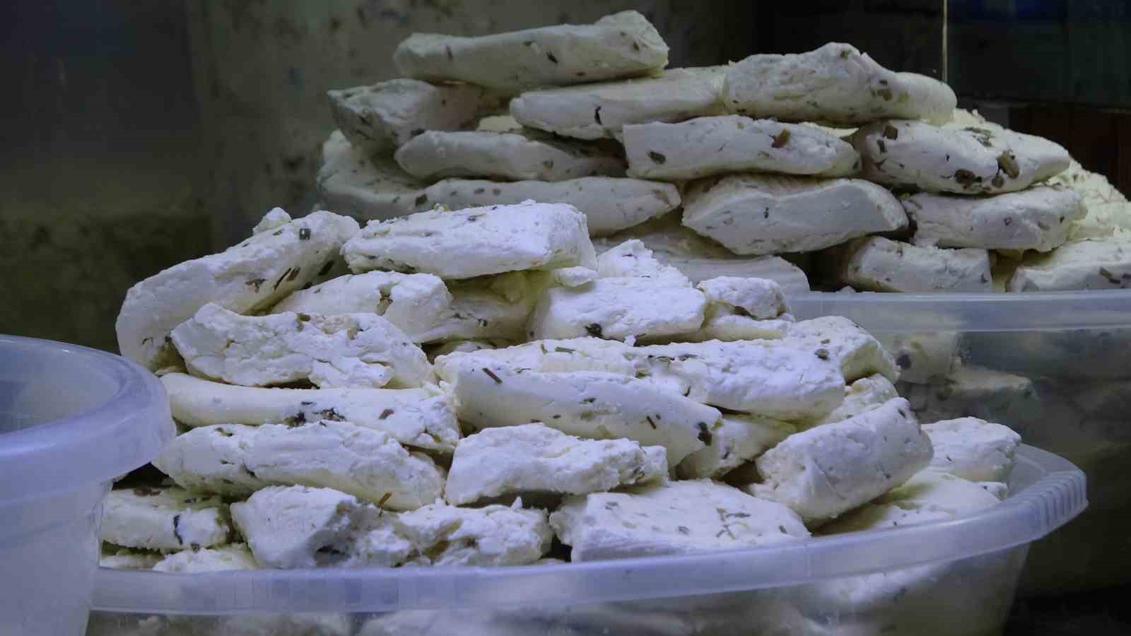 Van’da otlu peynirde tuz oranı dengeleniyor