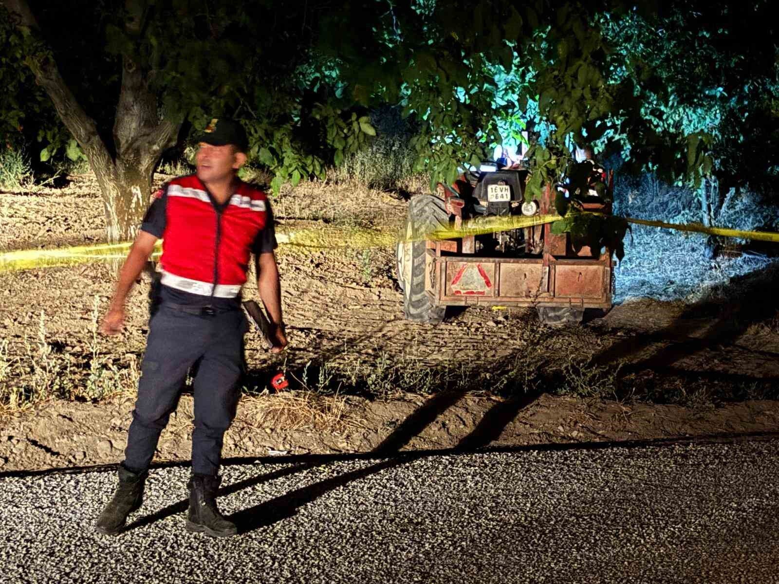 Husumetli olduğu amcasının oğlunu tüfekle vurarak öldürdü