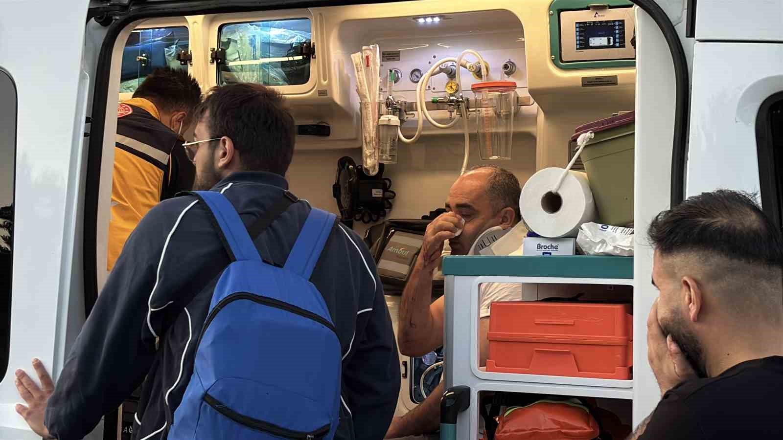 TEM’de yolcu otobüsü ile soğan yüklü kamyon çarpıştı: 1 ölü, 10 yaralı