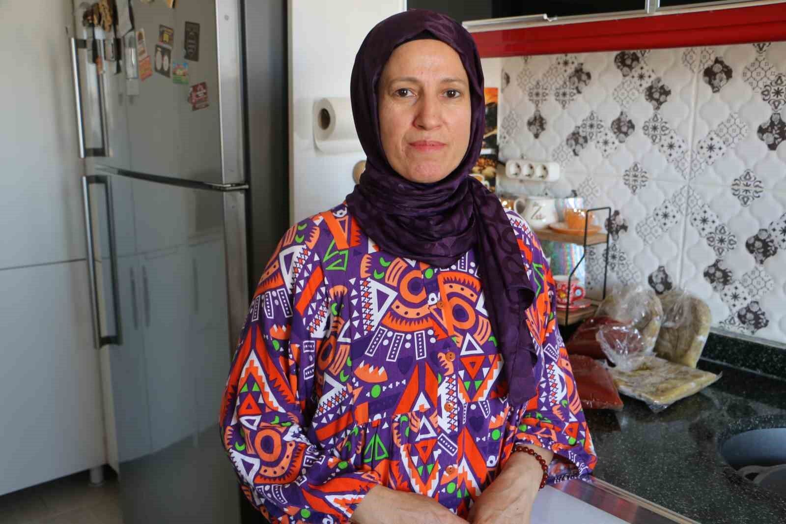 El lezzeti ile ev ekonomisine katkıda bulunuyor