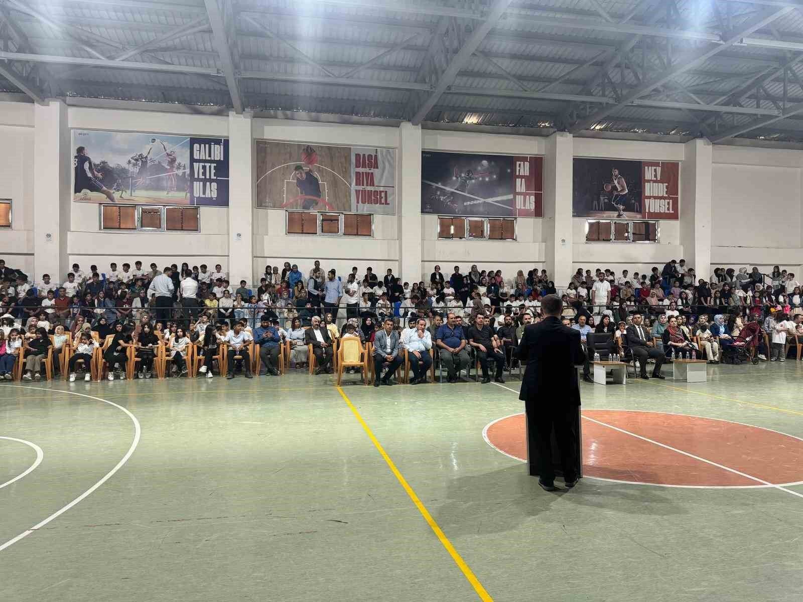 Başkale’de yaz Kur’an kursları düzenlenen programla sona erdi