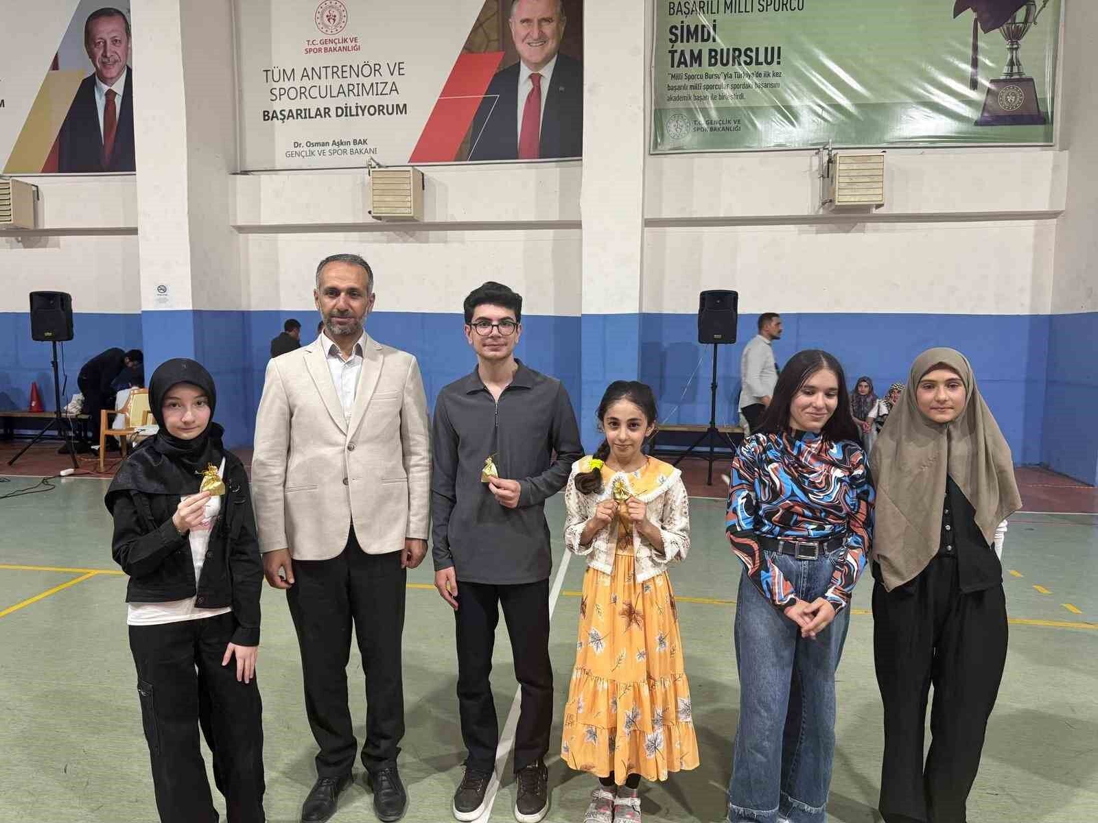 Başkale’de yaz Kur’an kursları düzenlenen programla sona erdi