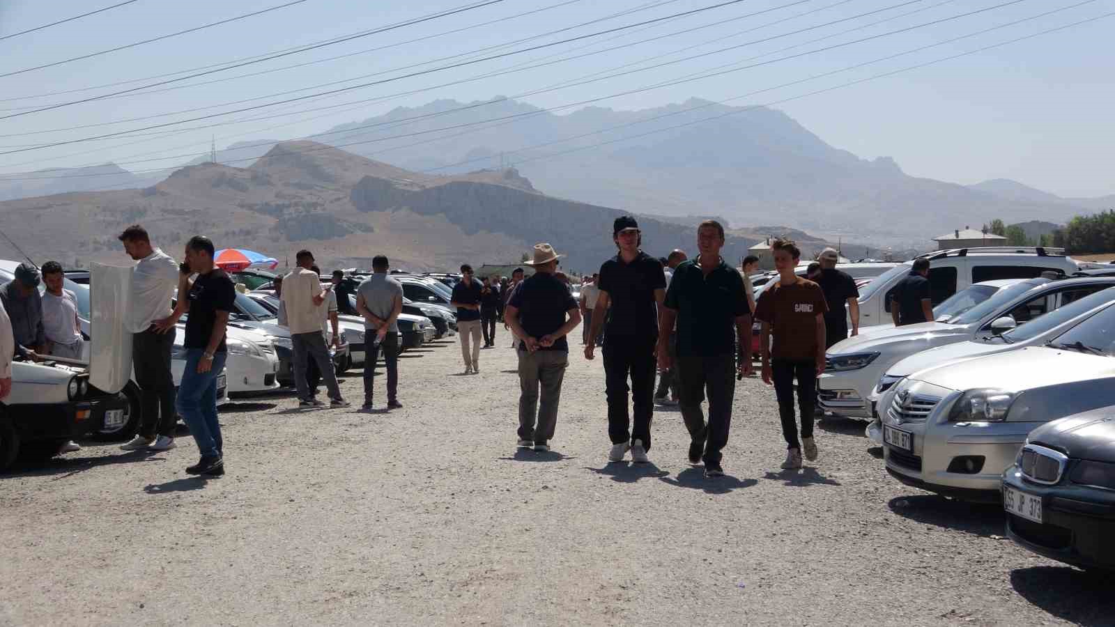 Van’da ikinci el açık oto pazarında durgunluk sürüyor