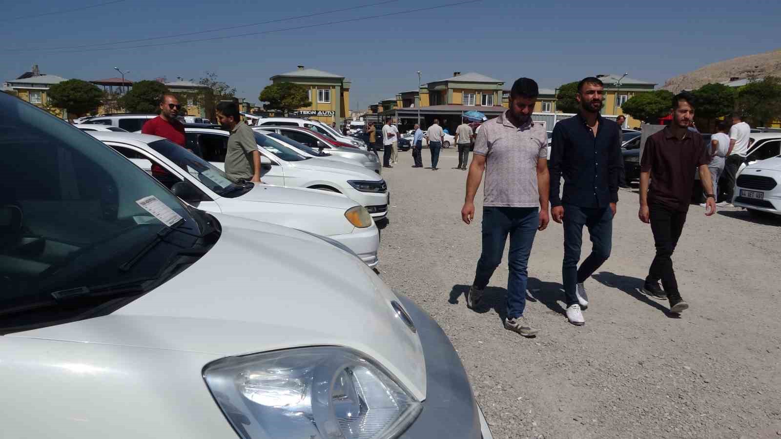 Van’da ikinci el açık oto pazarında durgunluk sürüyor