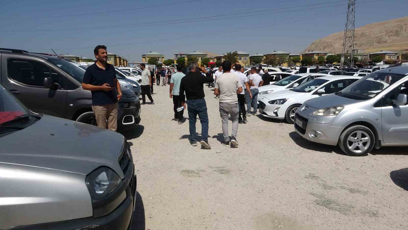 Van’da ikinci el açık oto pazarında durgunluk sürüyor