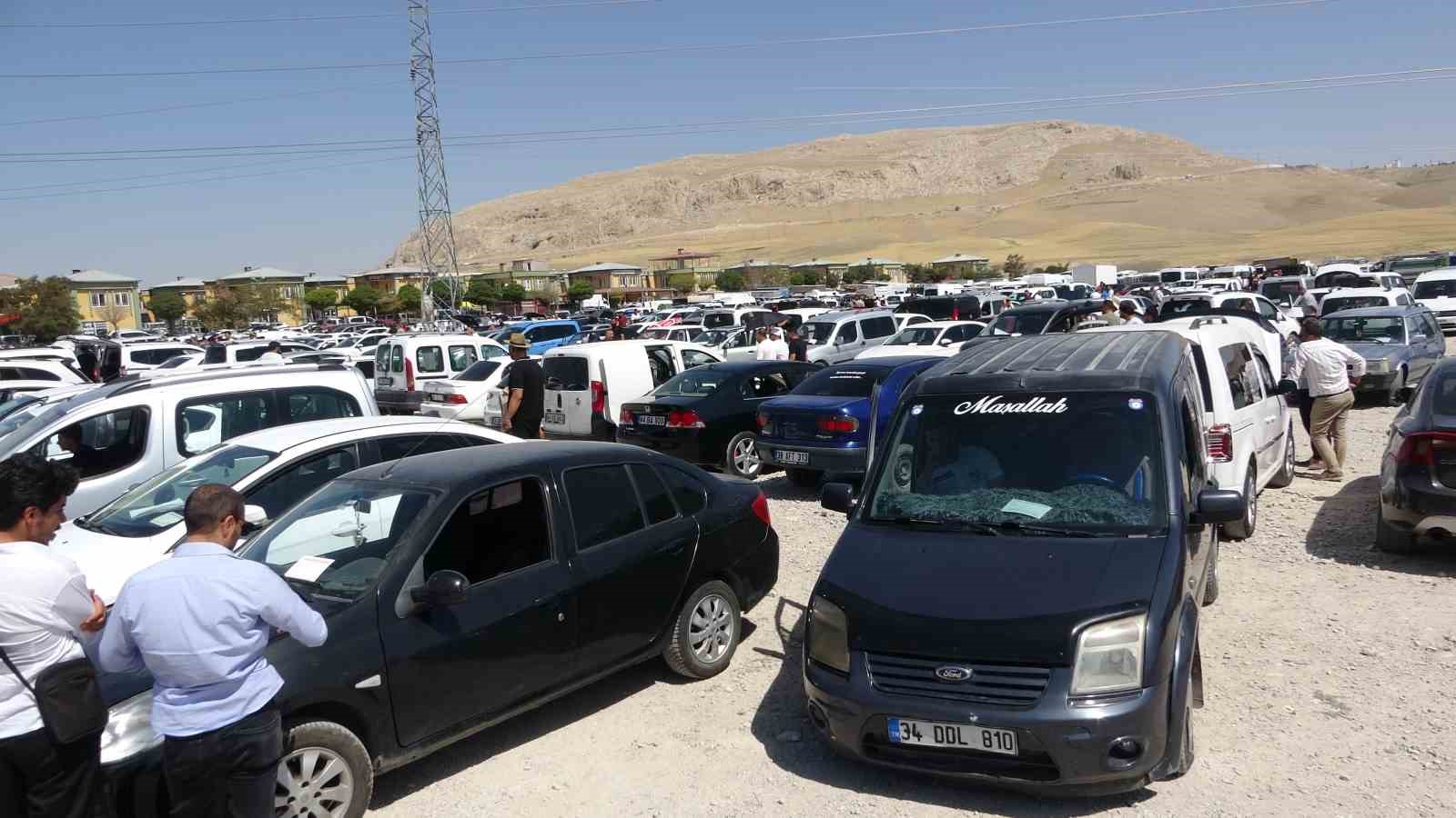 Van’da ikinci el açık oto pazarında durgunluk sürüyor