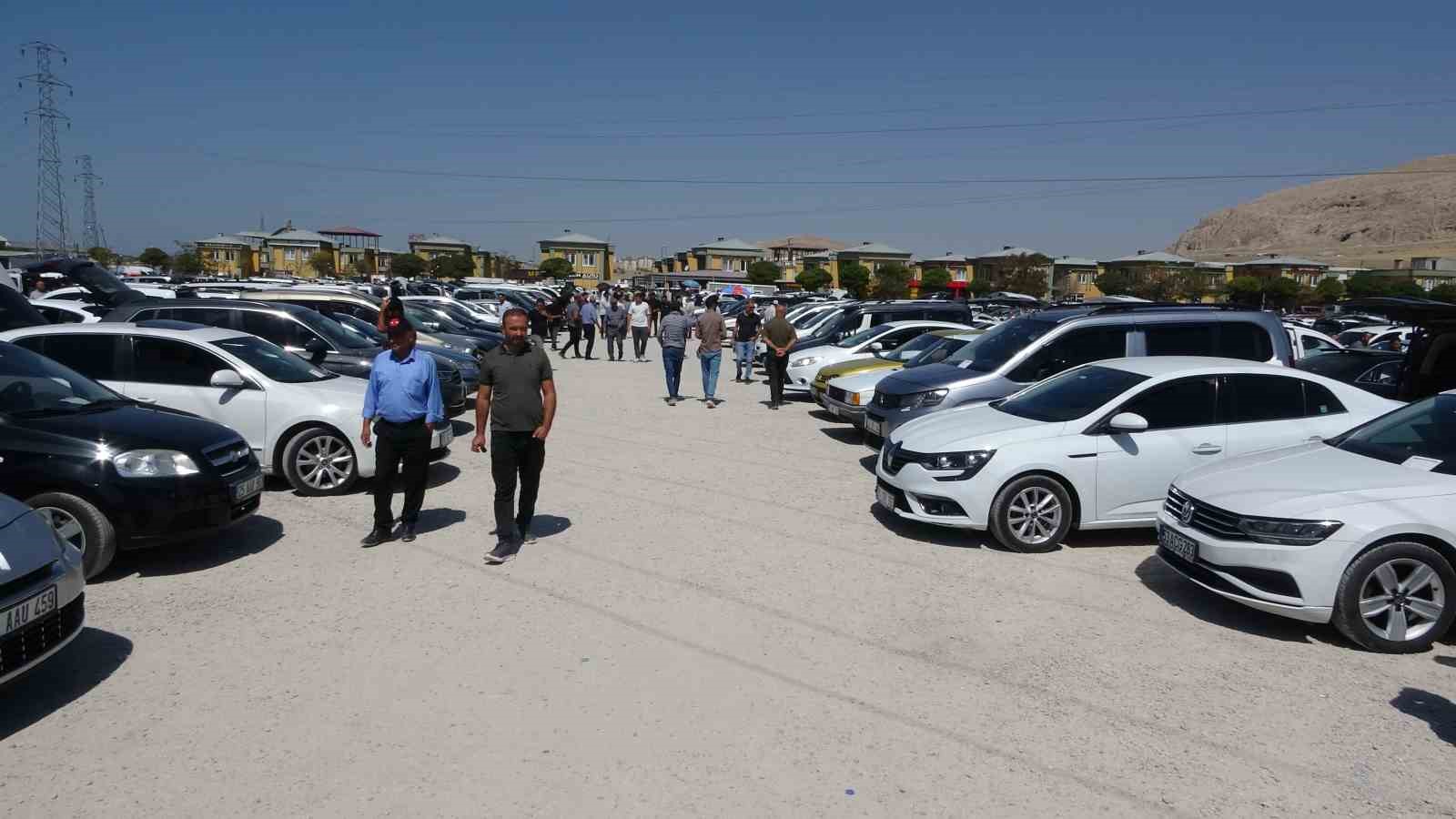 Van’da ikinci el açık oto pazarında durgunluk sürüyor