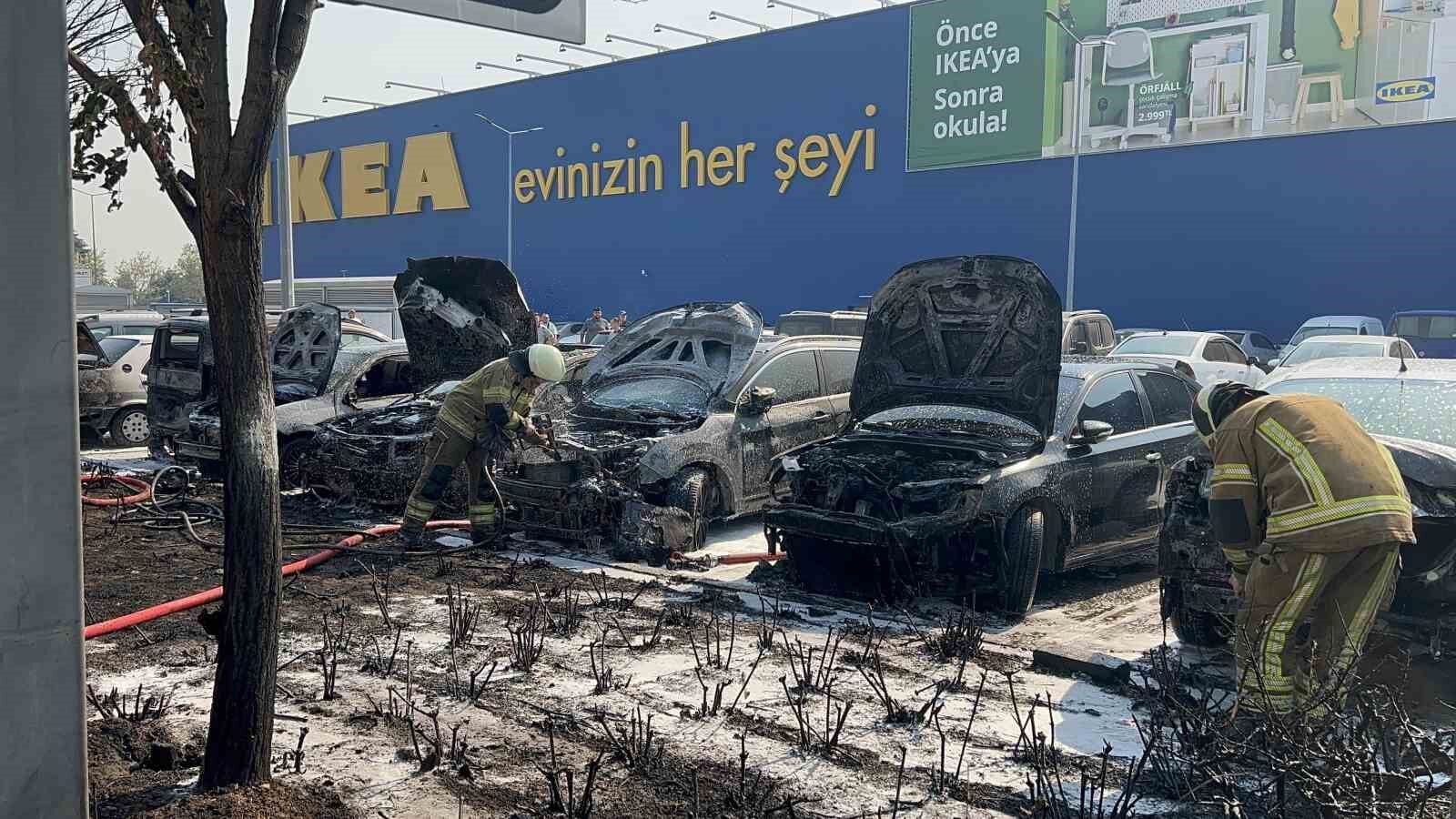 Bursa’da AVM otoparkında yangın: 6 araç kül oldu