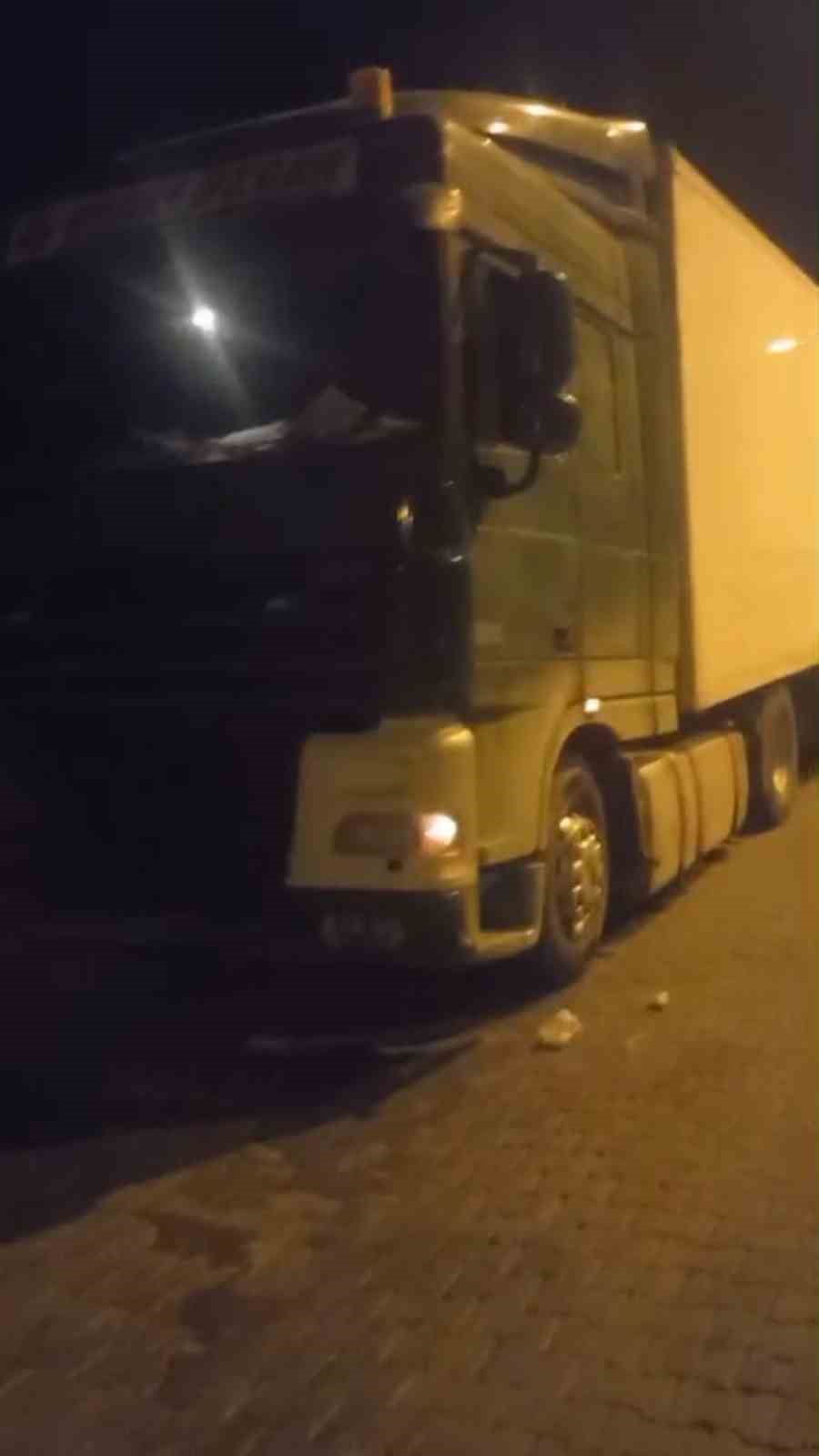 Tırın freni boşaldı, sürücünün soğukkanlılığı faciayı böyle önledi