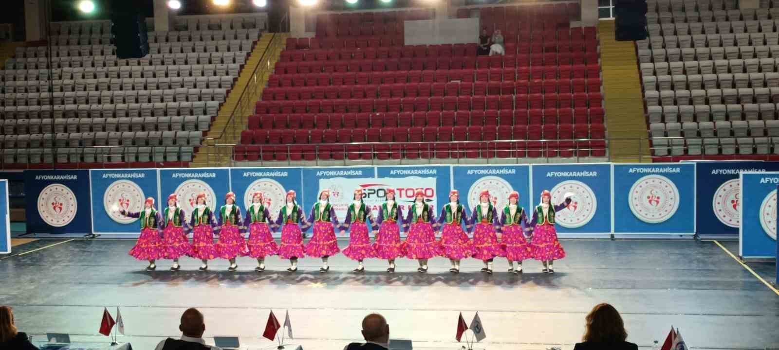 Van Halkoyunları ekibi Türkiye ikincisi oldu