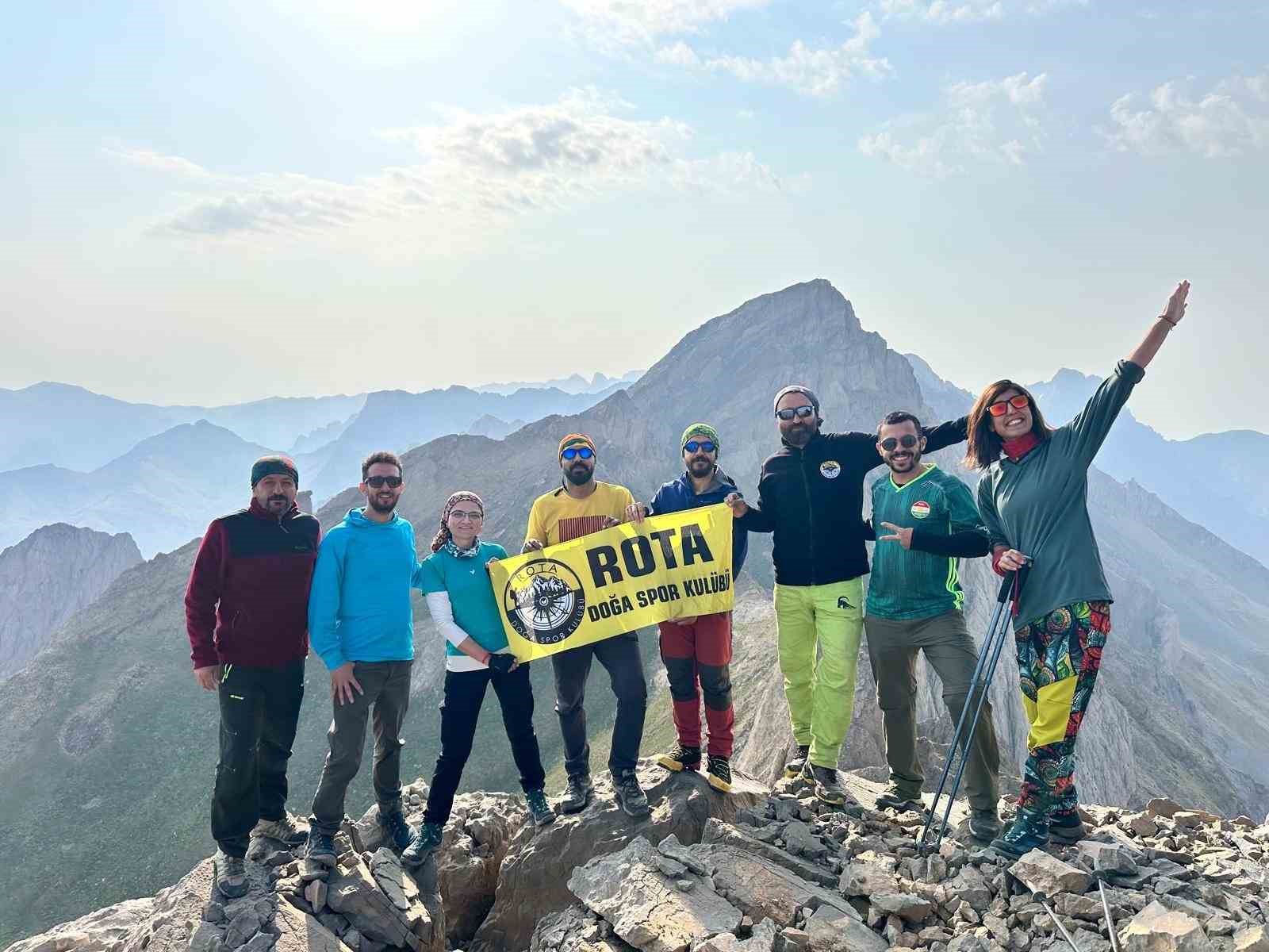 Vanlı dağcılar aynı gün Artos ve Sümbül Dağı’nda zirve yaptı