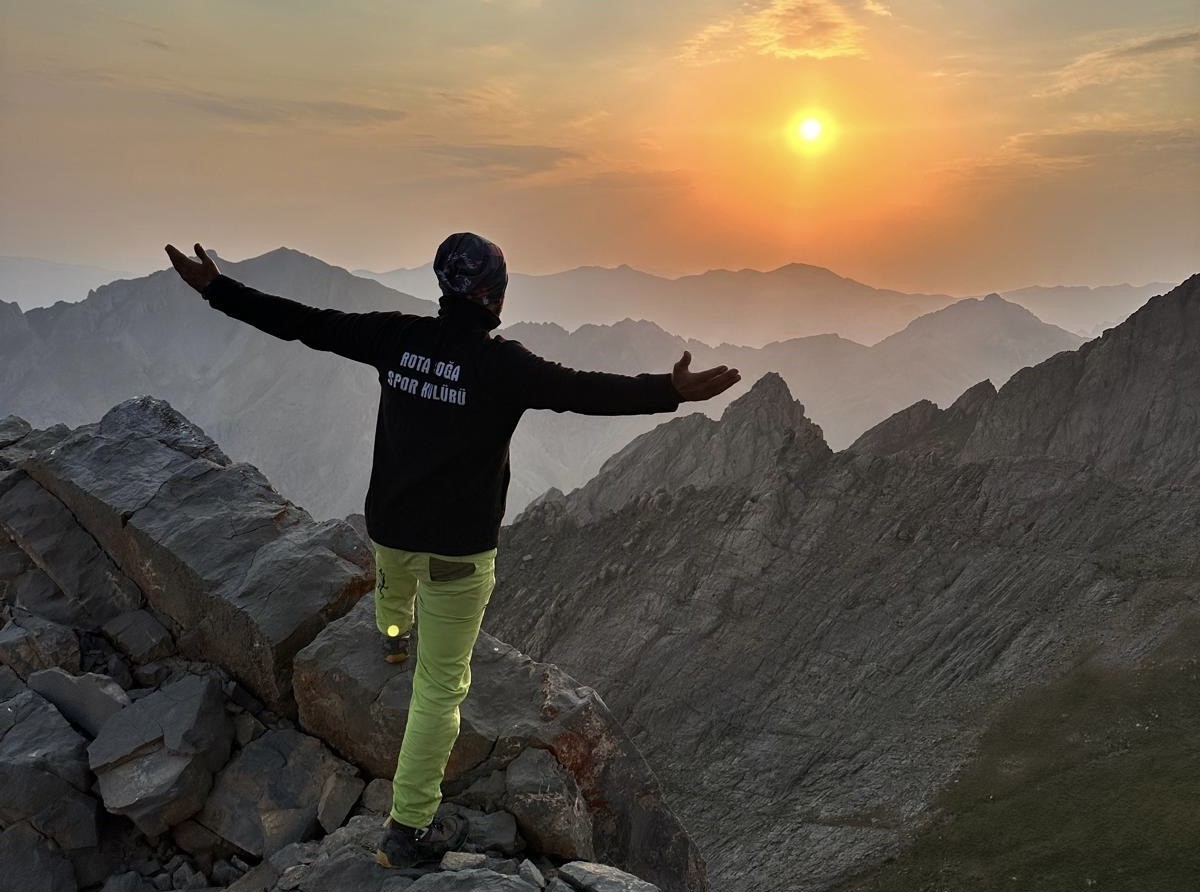 Vanlı dağcılar aynı gün Artos ve Sümbül Dağı’nda zirve yaptı